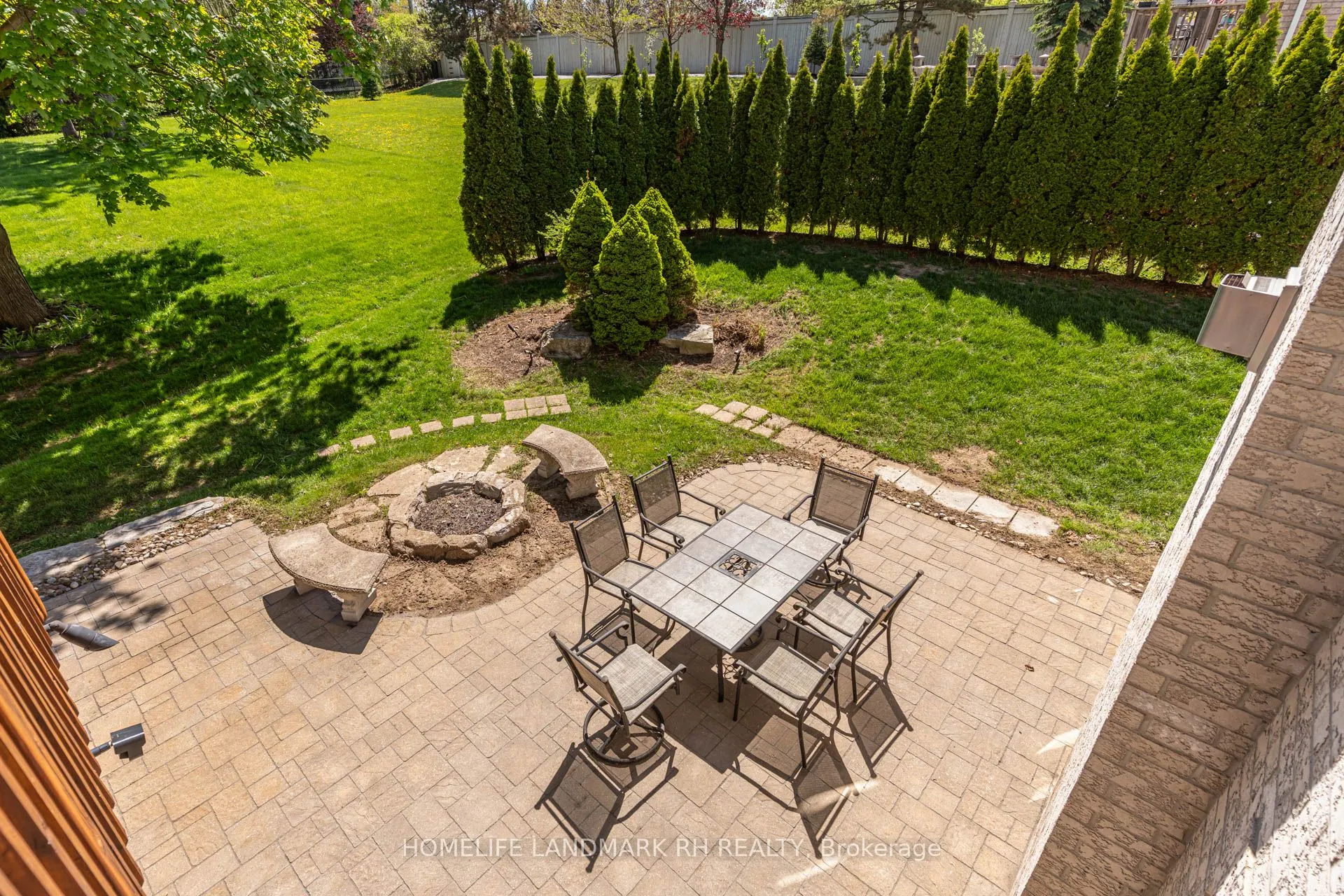 385 Kennedy Street W