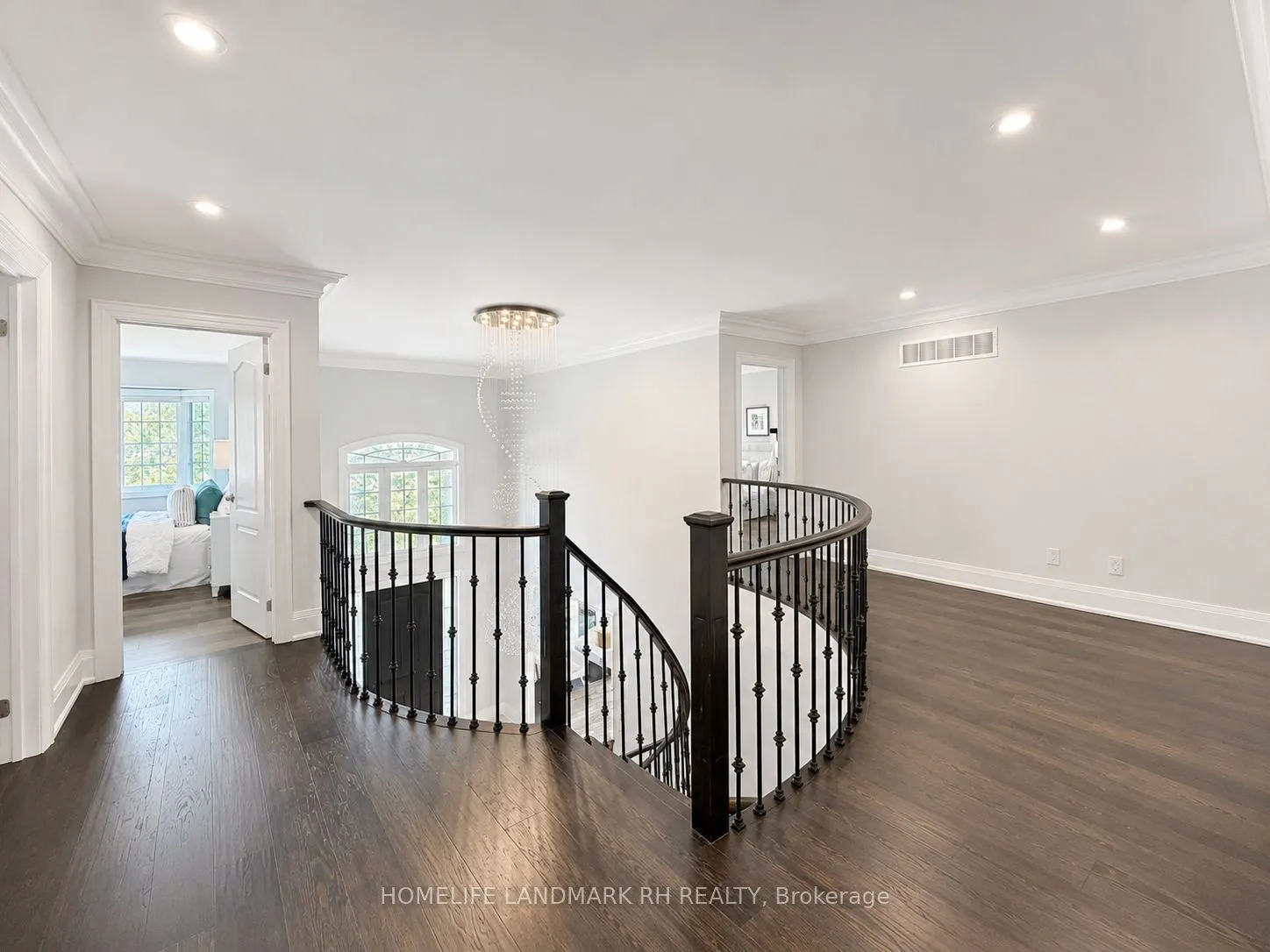 385 Kennedy Street W