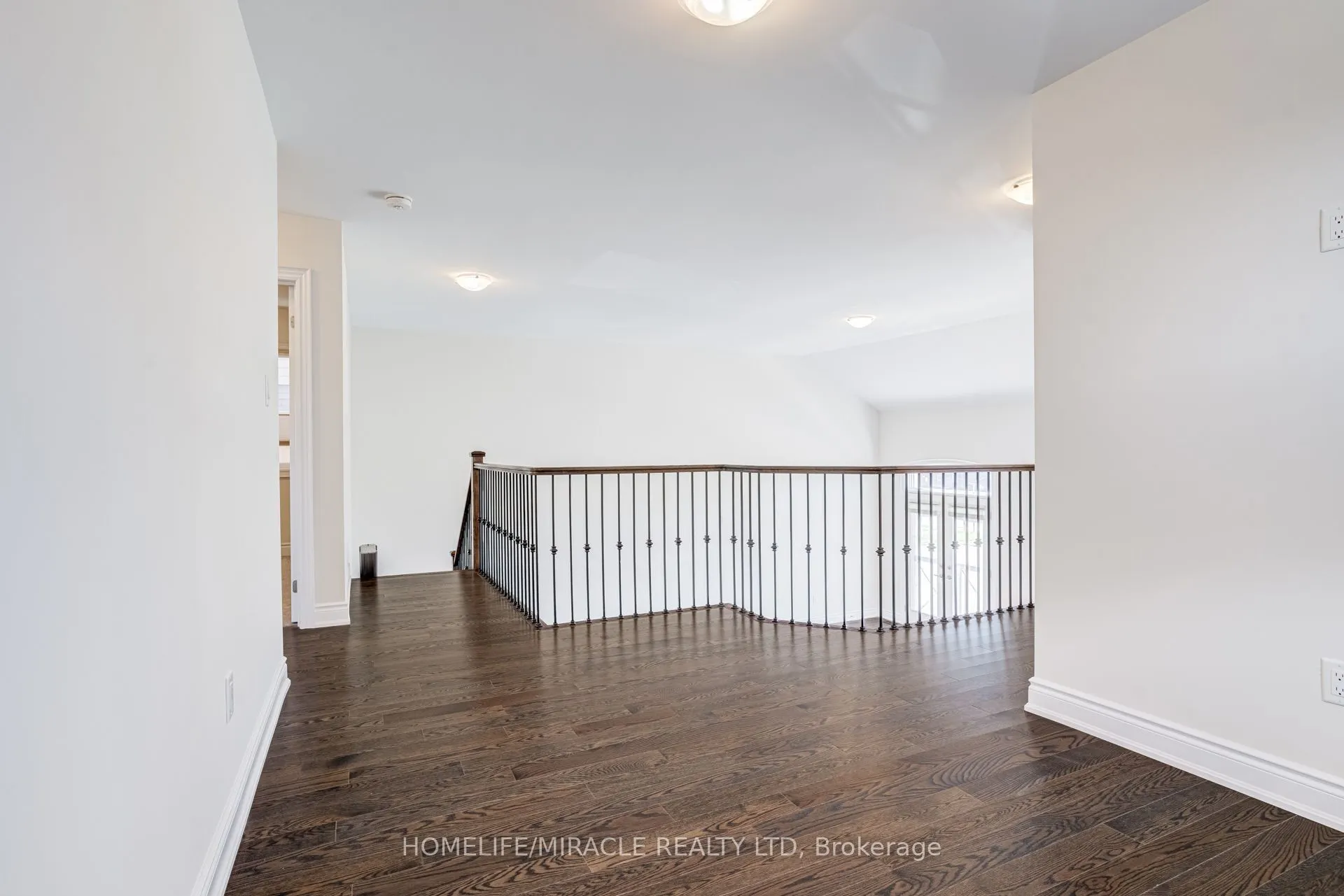 25 Lorne Thomas Place