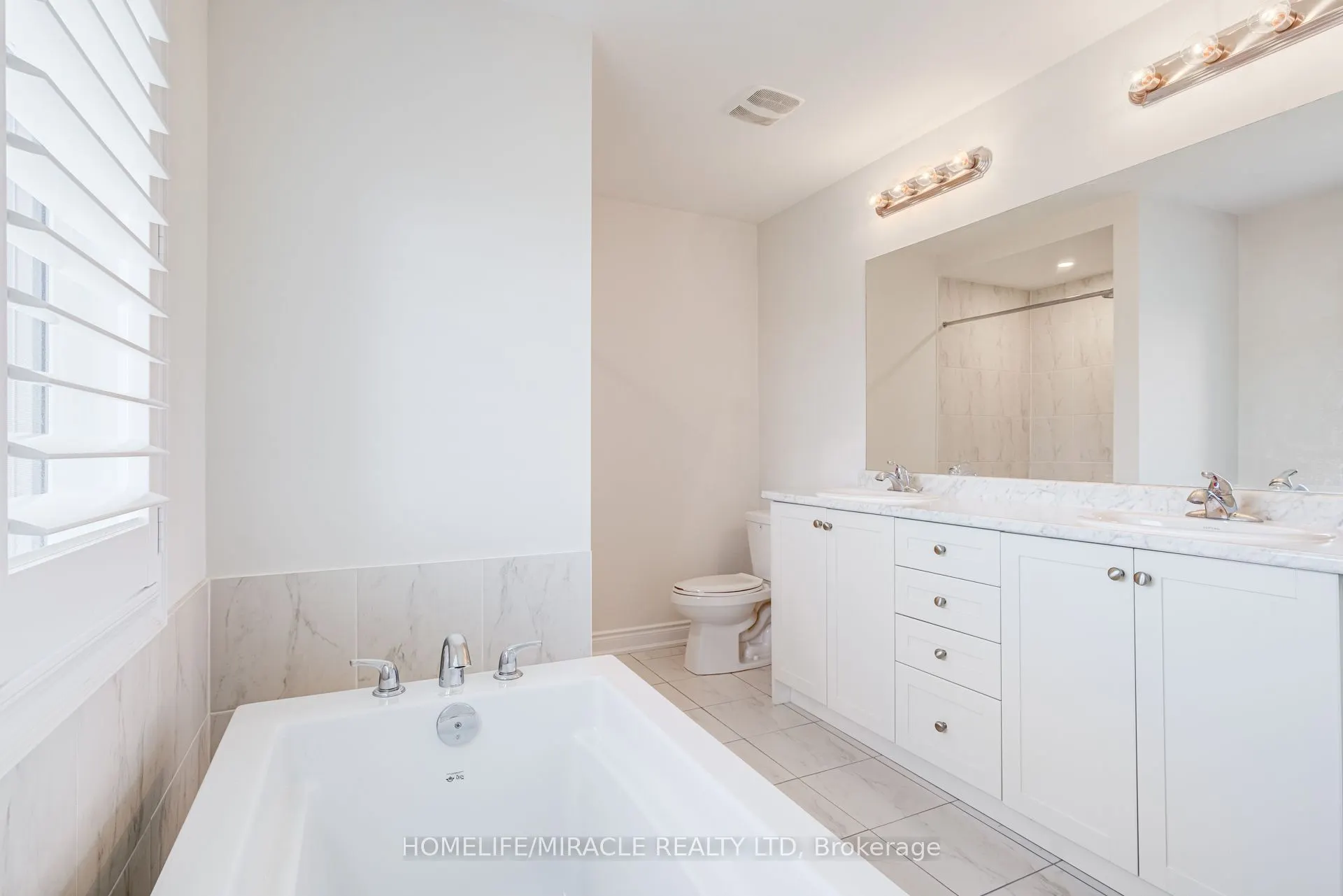 25 Lorne Thomas Place