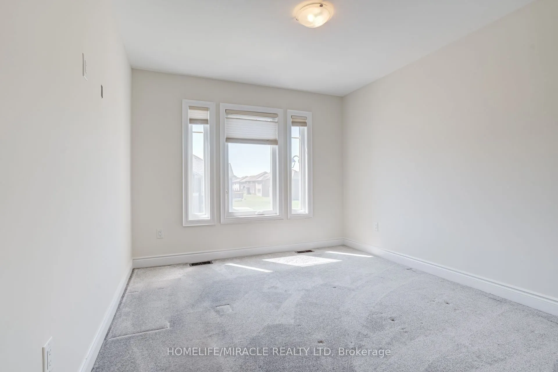 25 Lorne Thomas Place