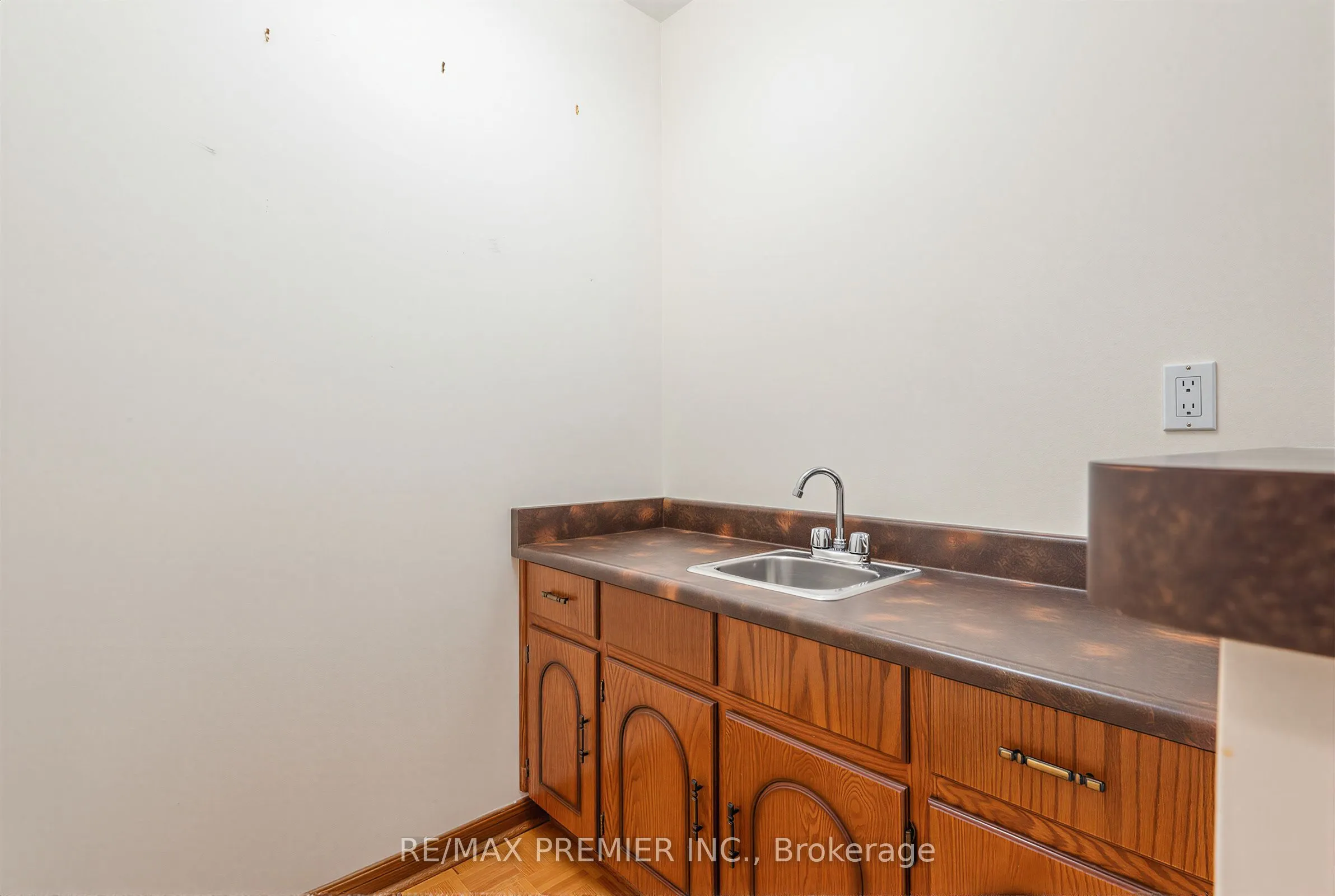 42 Burgosa Court
