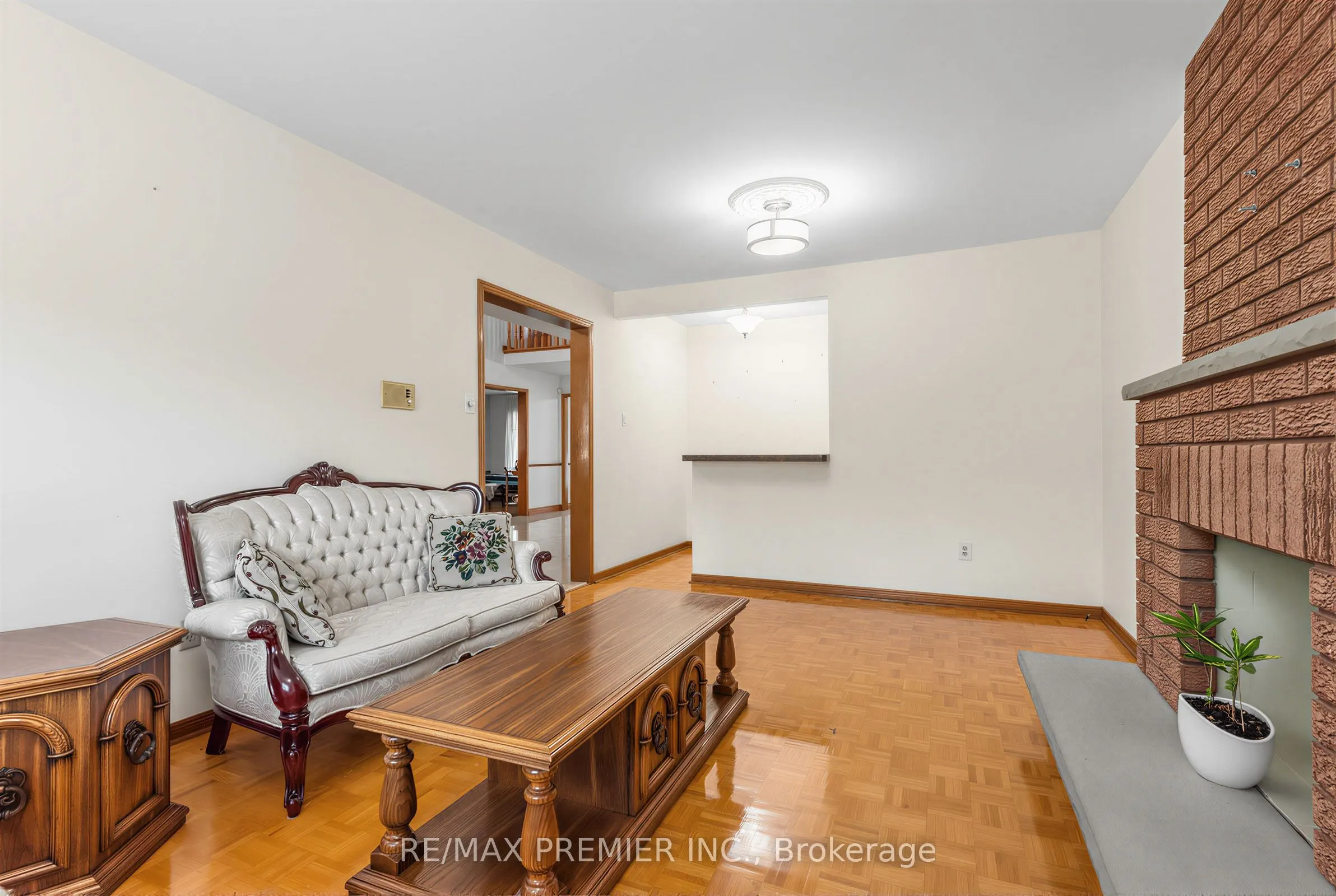 42 Burgosa Court