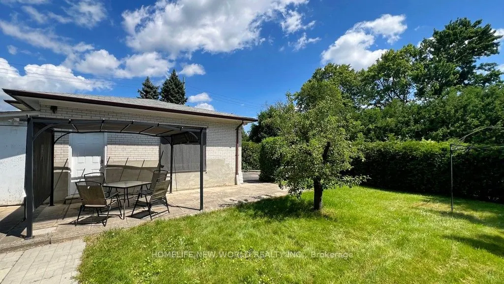 93 CLARK Avenue #main Floor