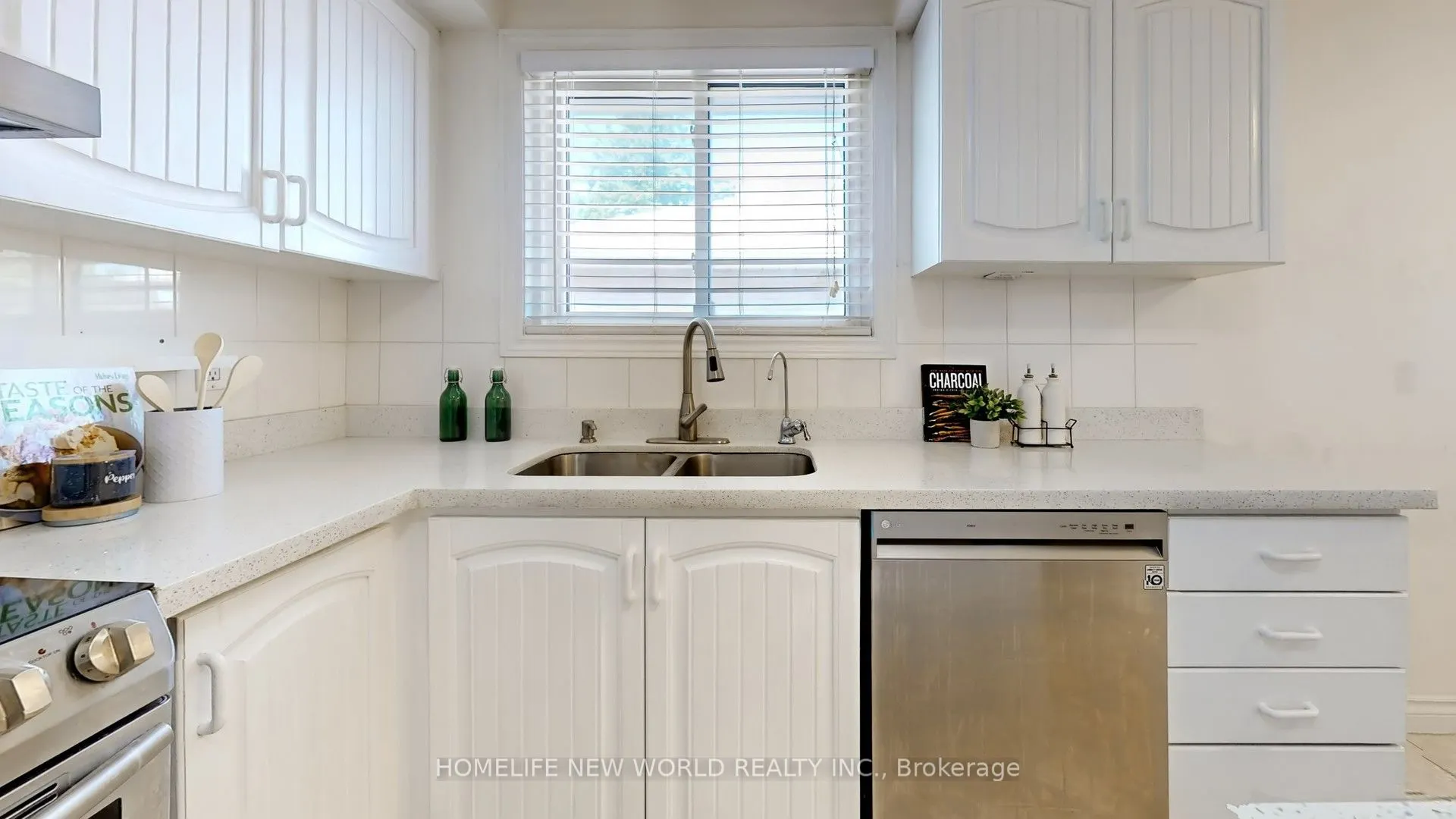 93 CLARK Avenue #main Floor