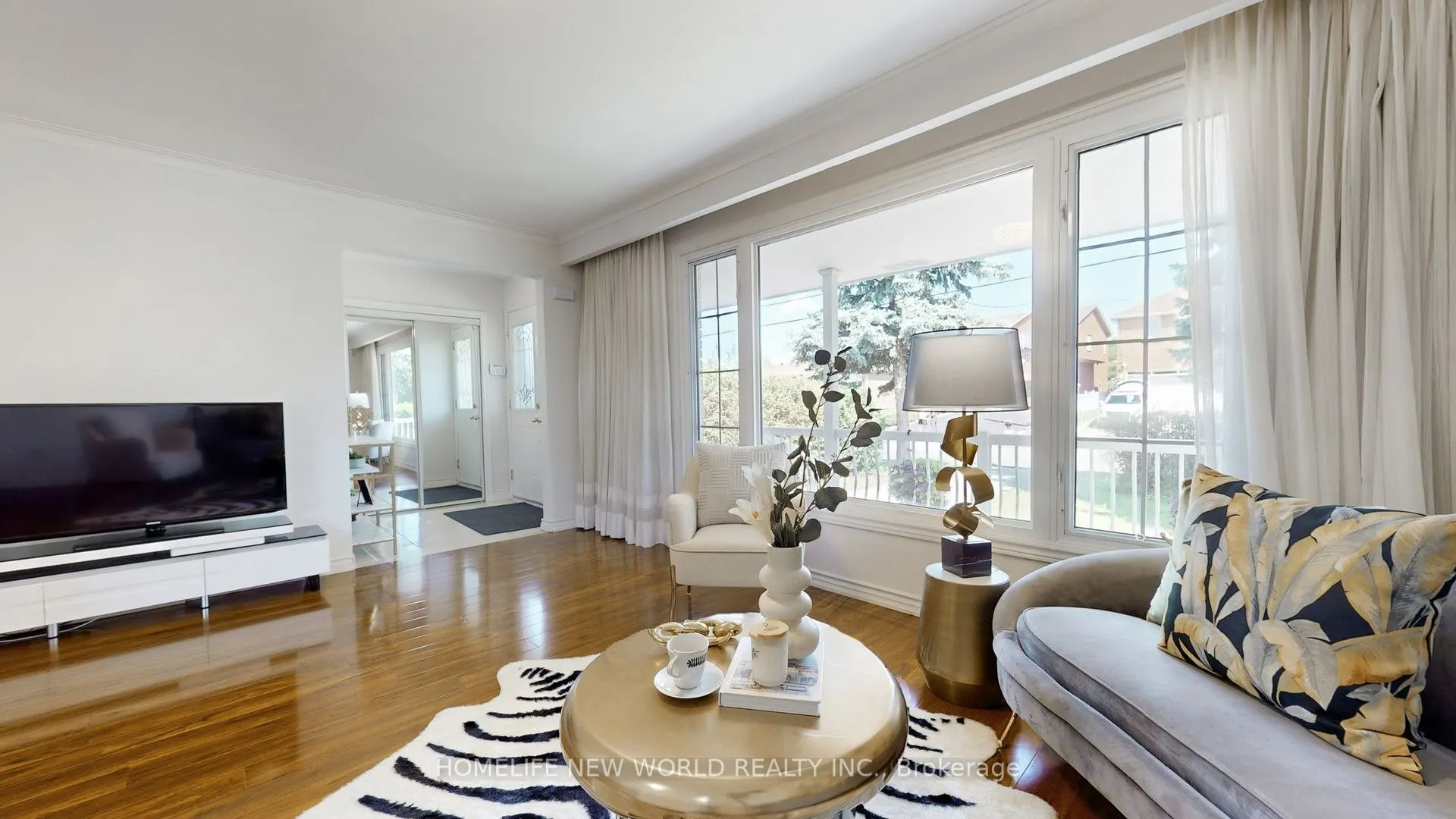 93 CLARK Avenue #main Floor