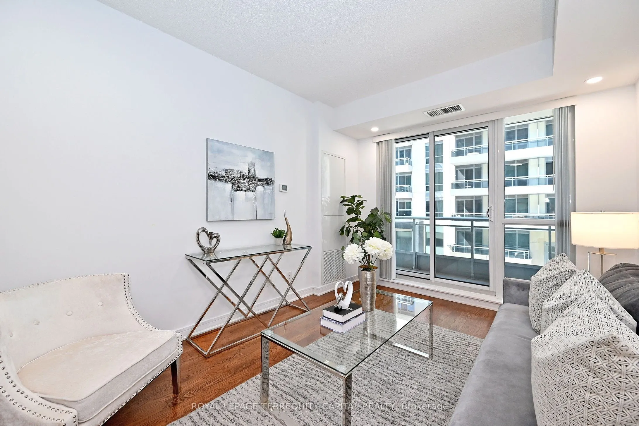 9199 Yonge Street #306