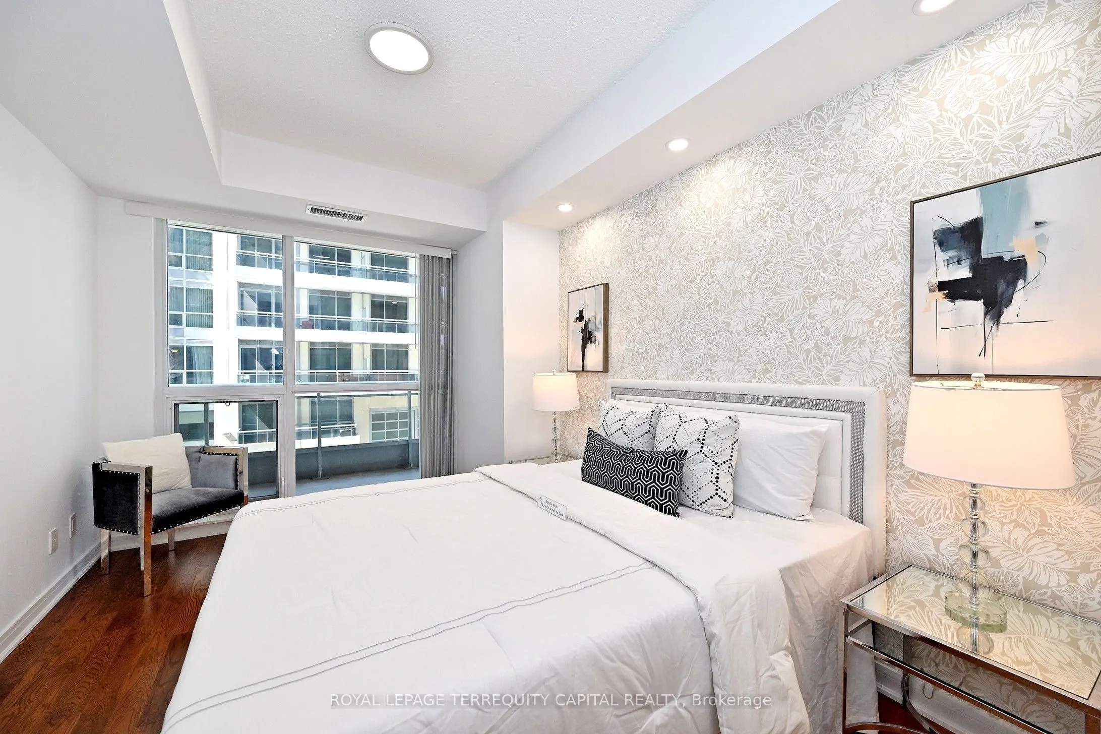 9199 Yonge Street #306