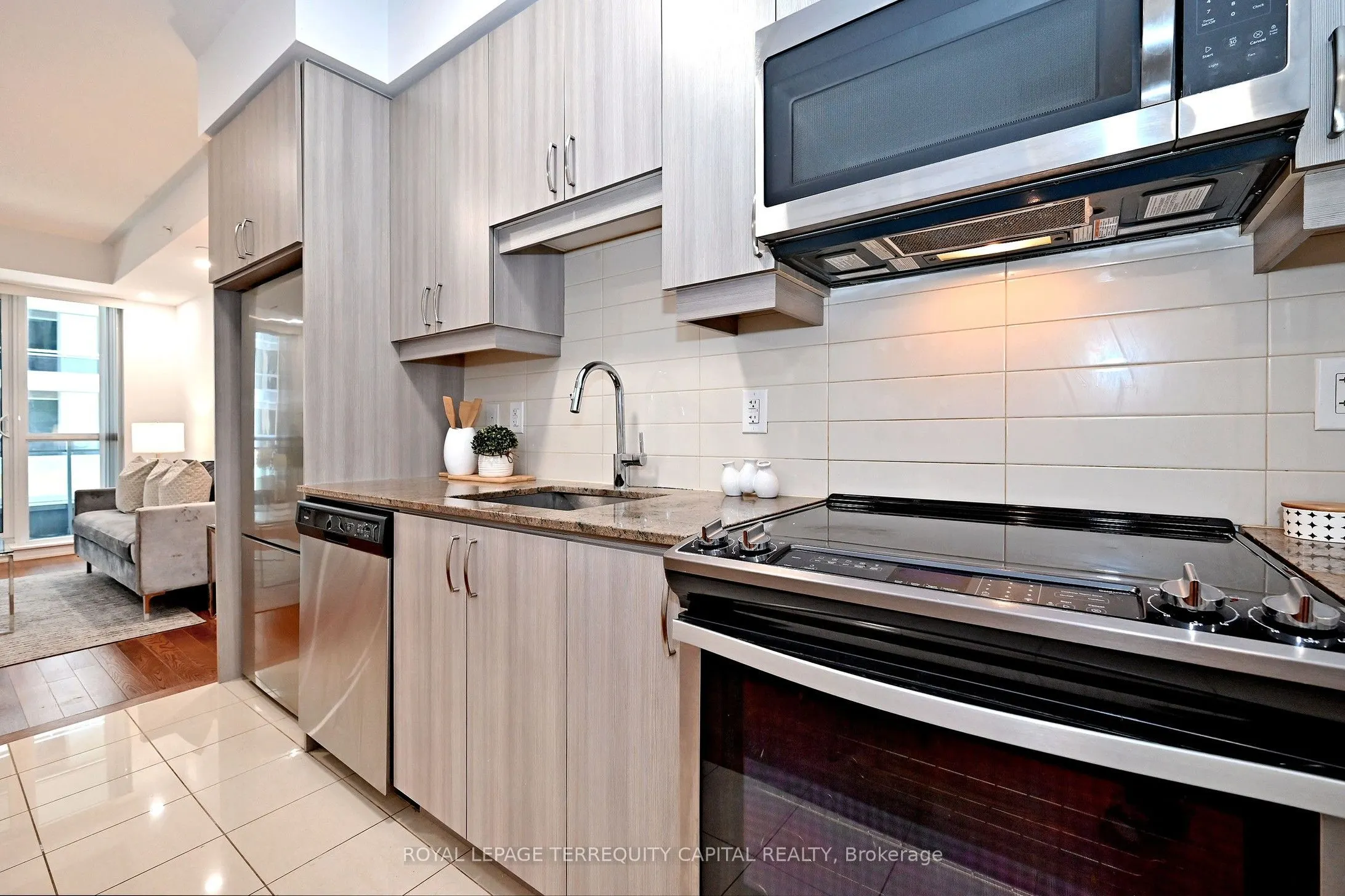 9199 Yonge Street #306
