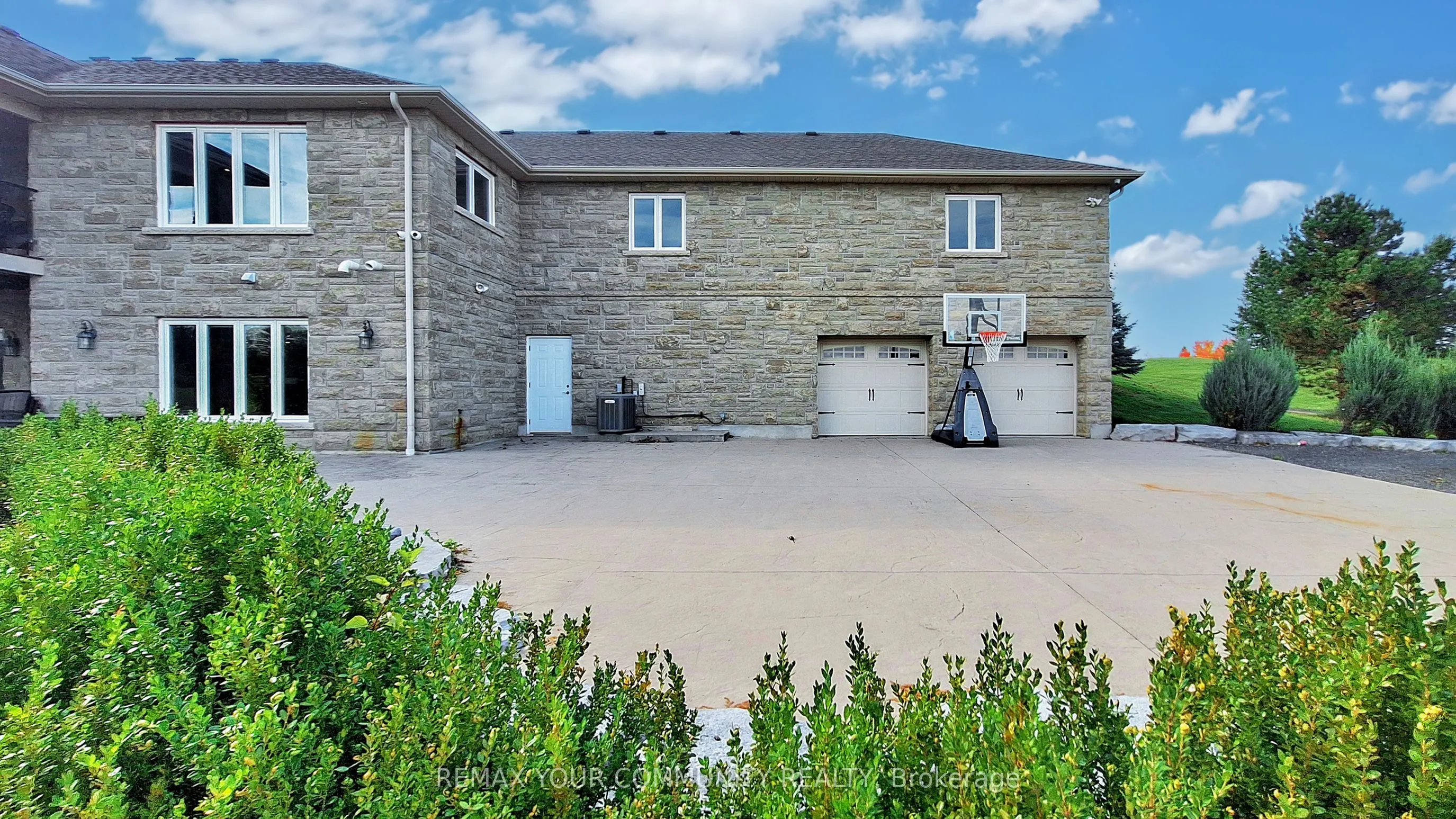 1065 20th Side Road