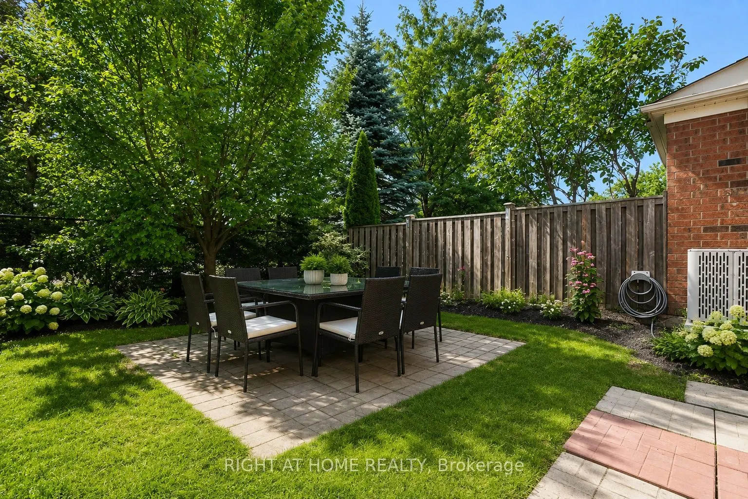 84 Dougherty Crescent