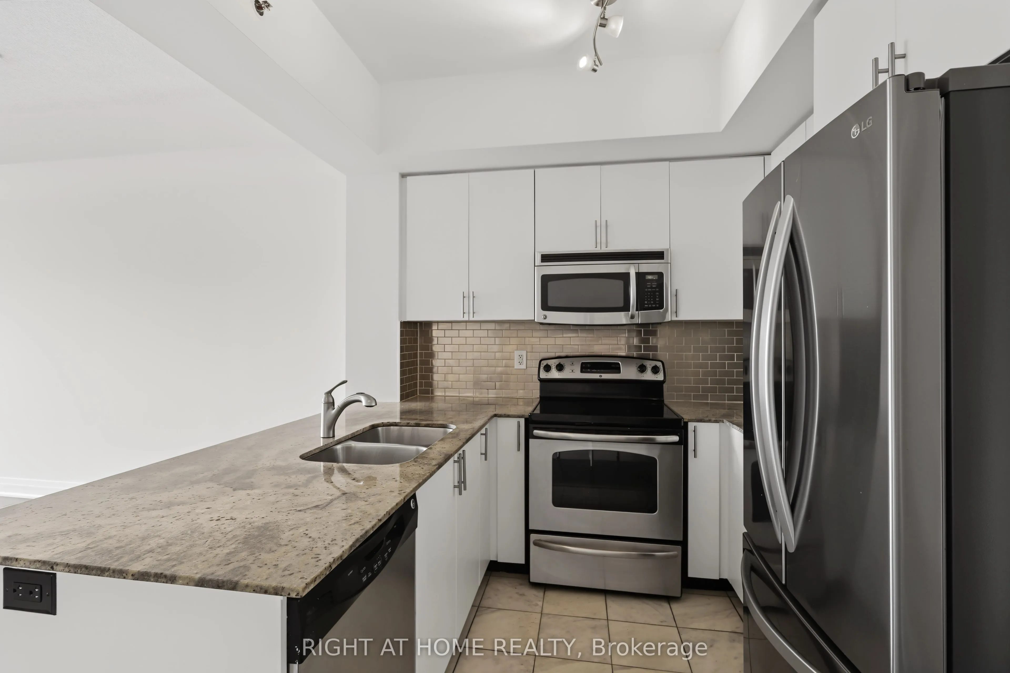 520 Steels Avenue W #1108