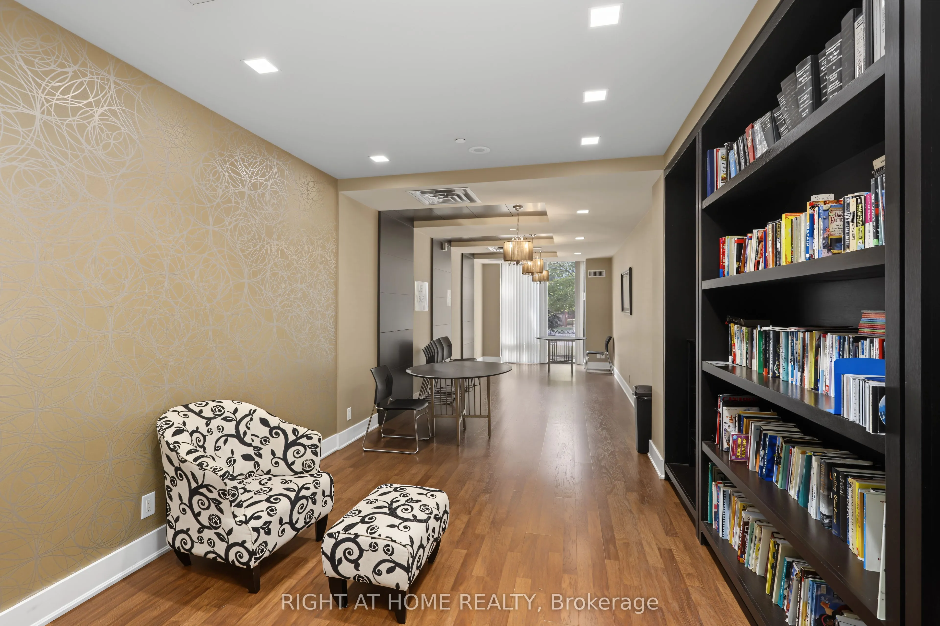 520 Steels Avenue W #1108