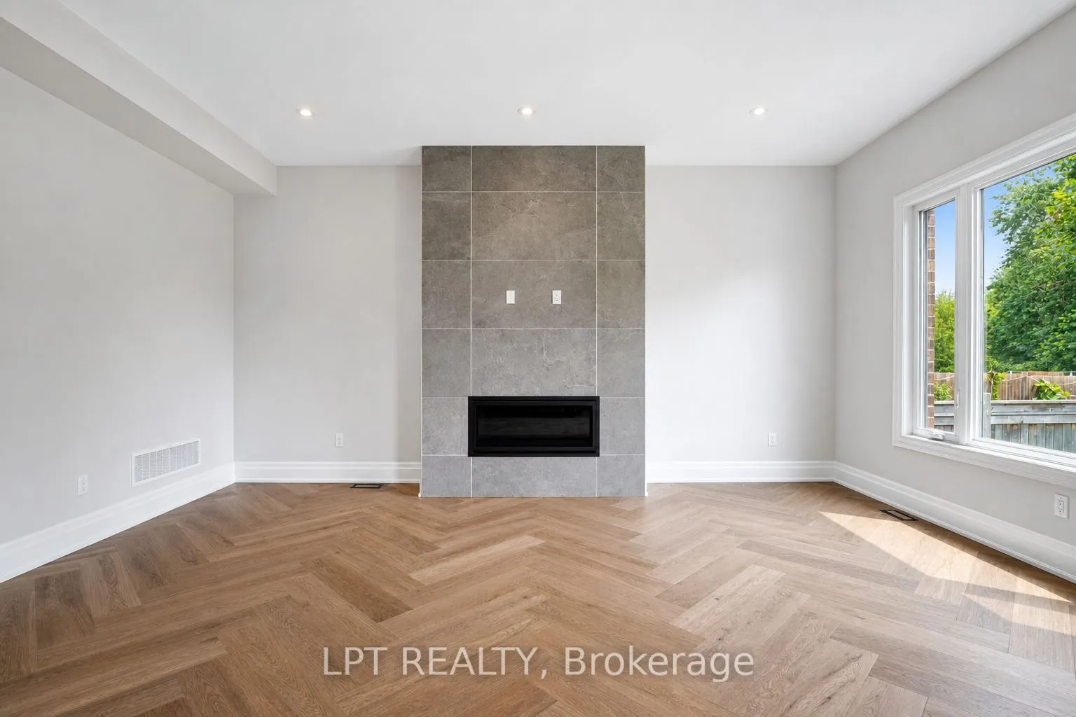 7 Richmond Park Drive