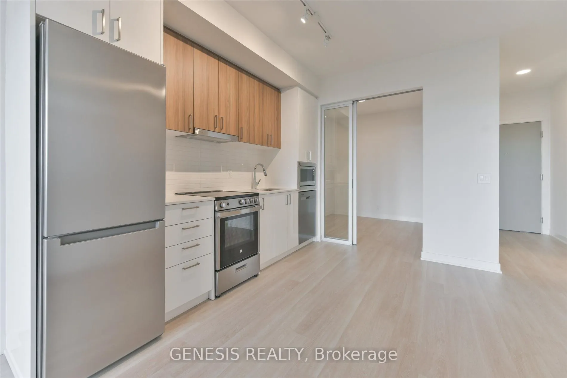 30 Upper Mall Way #2203