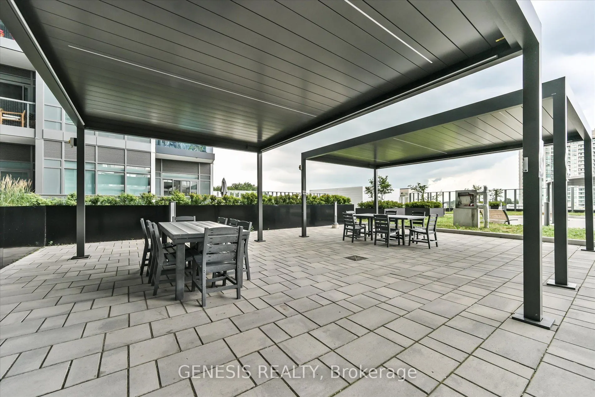 30 Upper Mall Way #2203