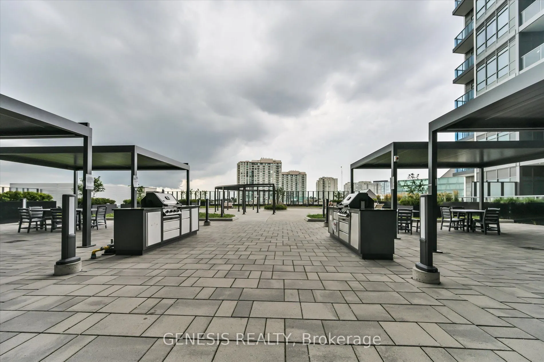30 Upper Mall Way #2203