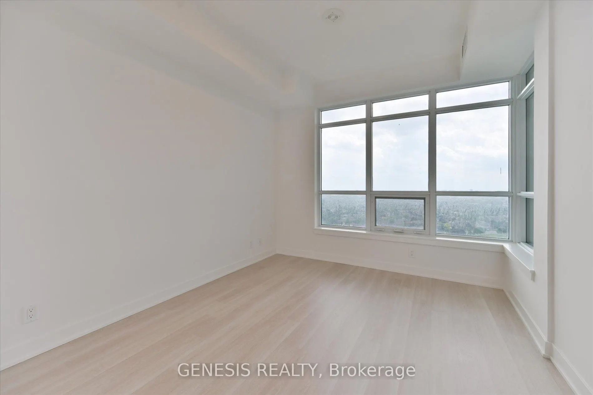 30 Upper Mall Way #2203