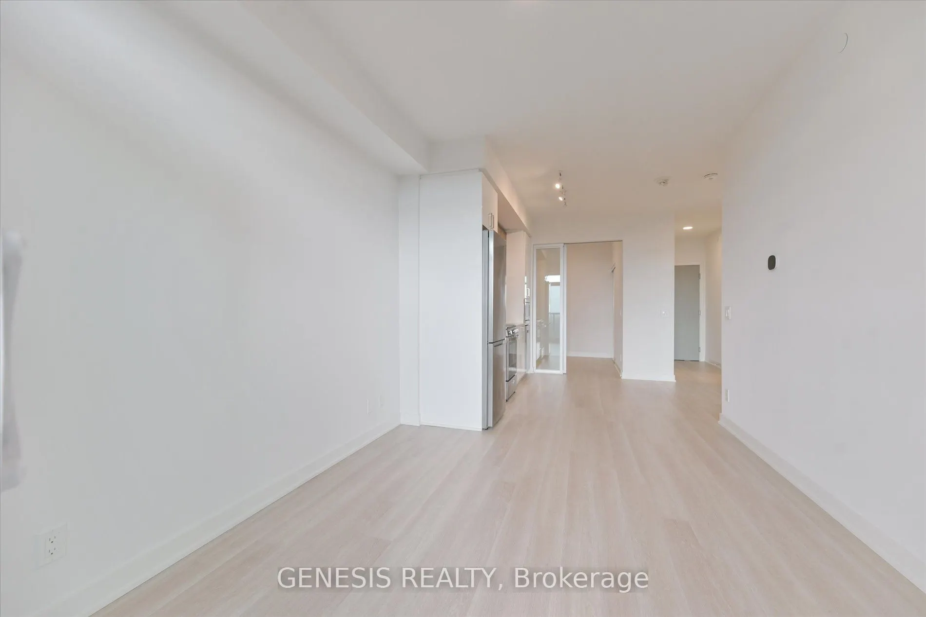 30 Upper Mall Way #2203