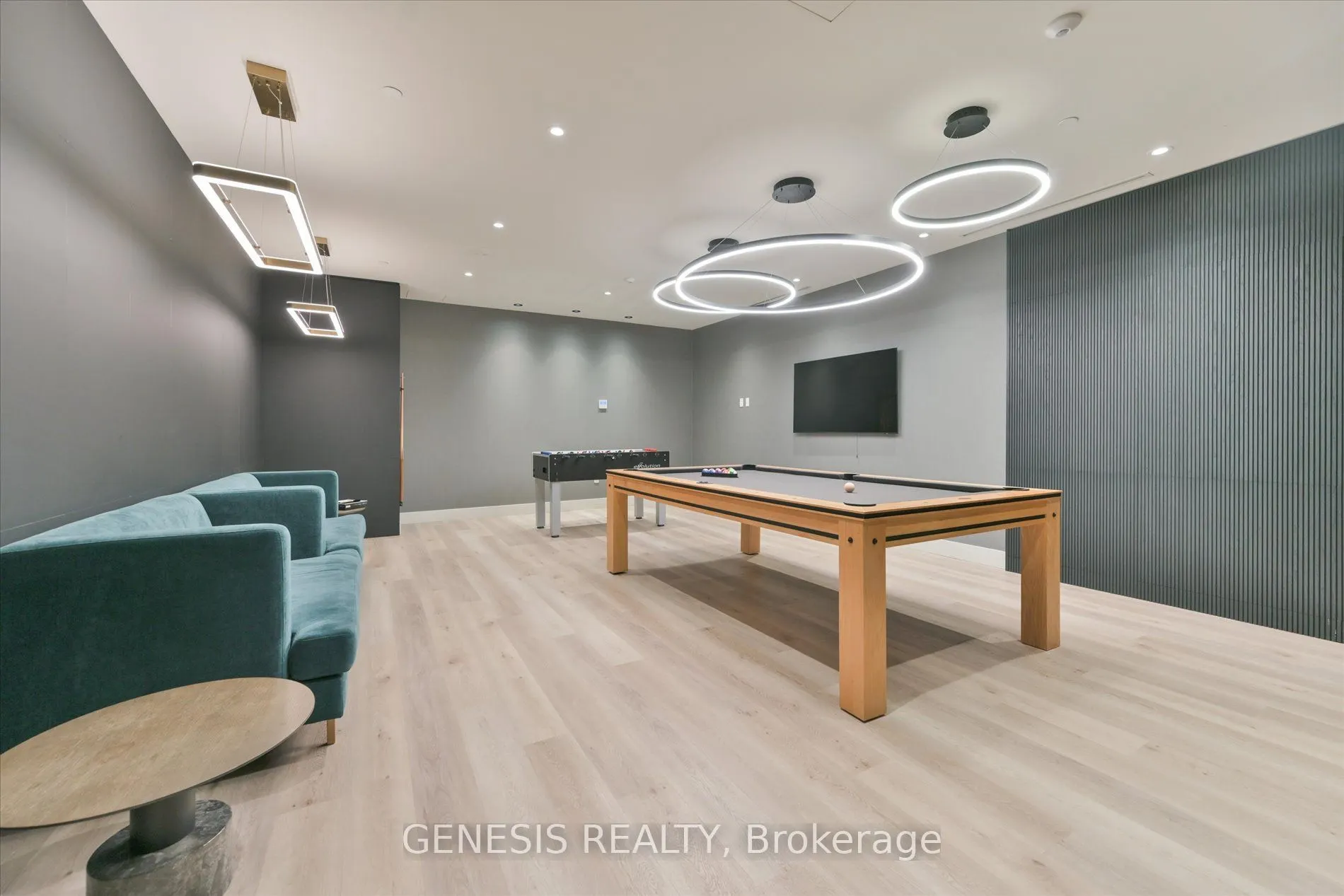 30 Upper Mall Way #2203