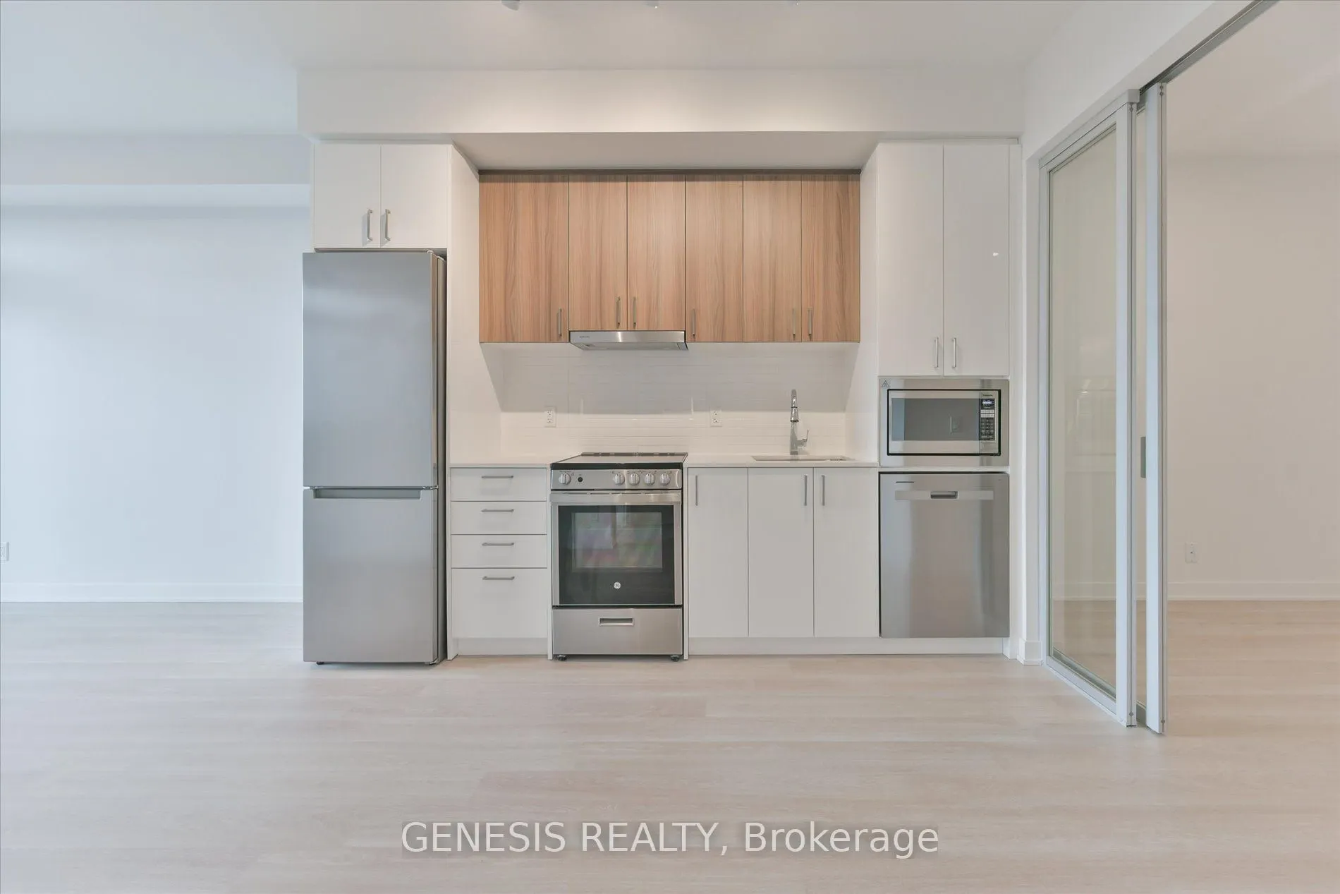 30 Upper Mall Way #2203