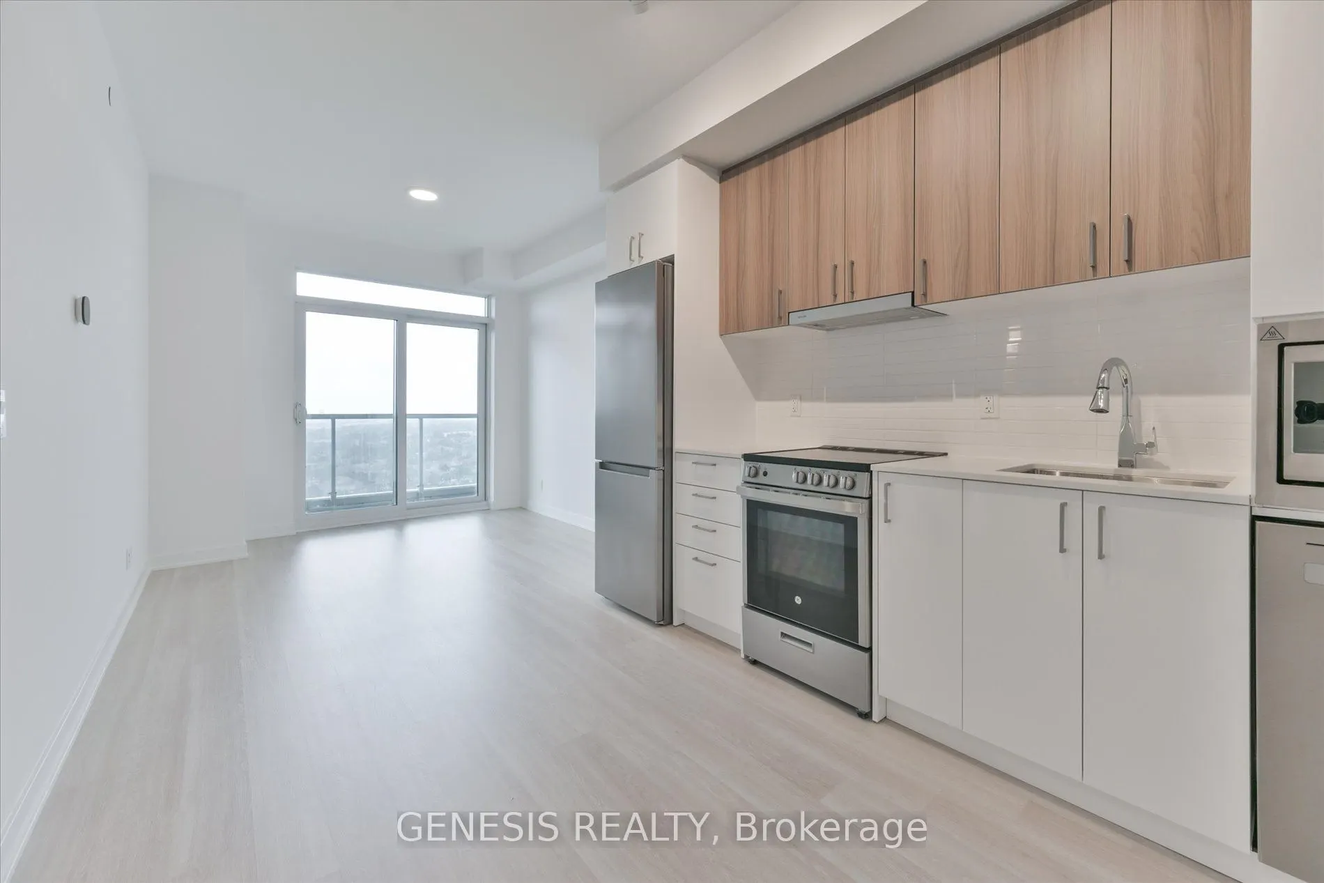 30 Upper Mall Way #2203