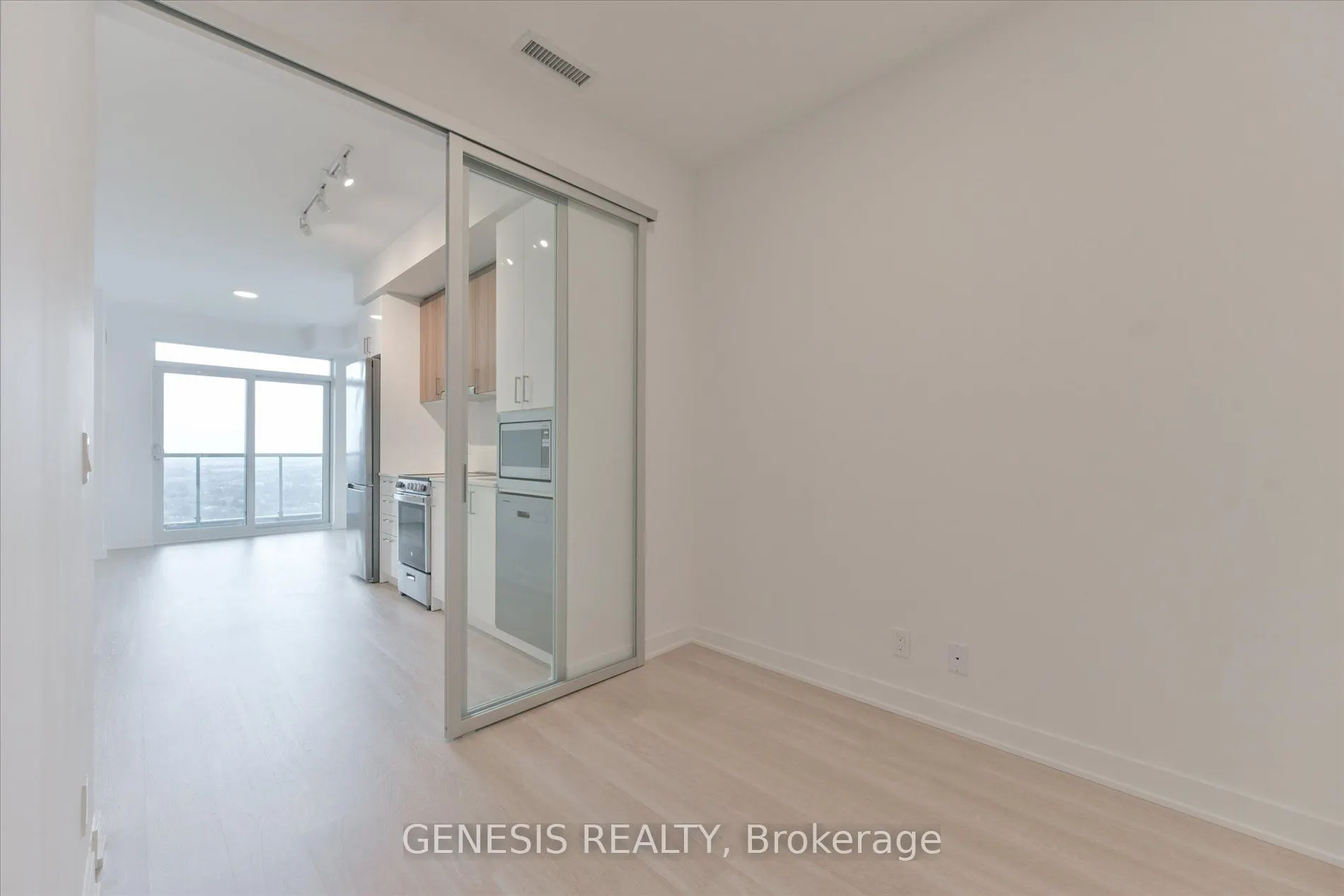 30 Upper Mall Way #2203