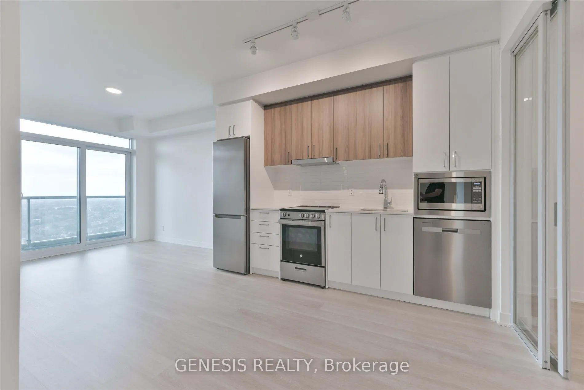 30 Upper Mall Way #2203