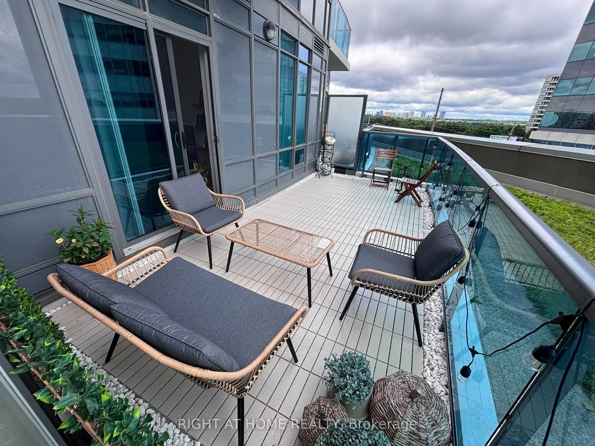 7171 Yonge Street #306