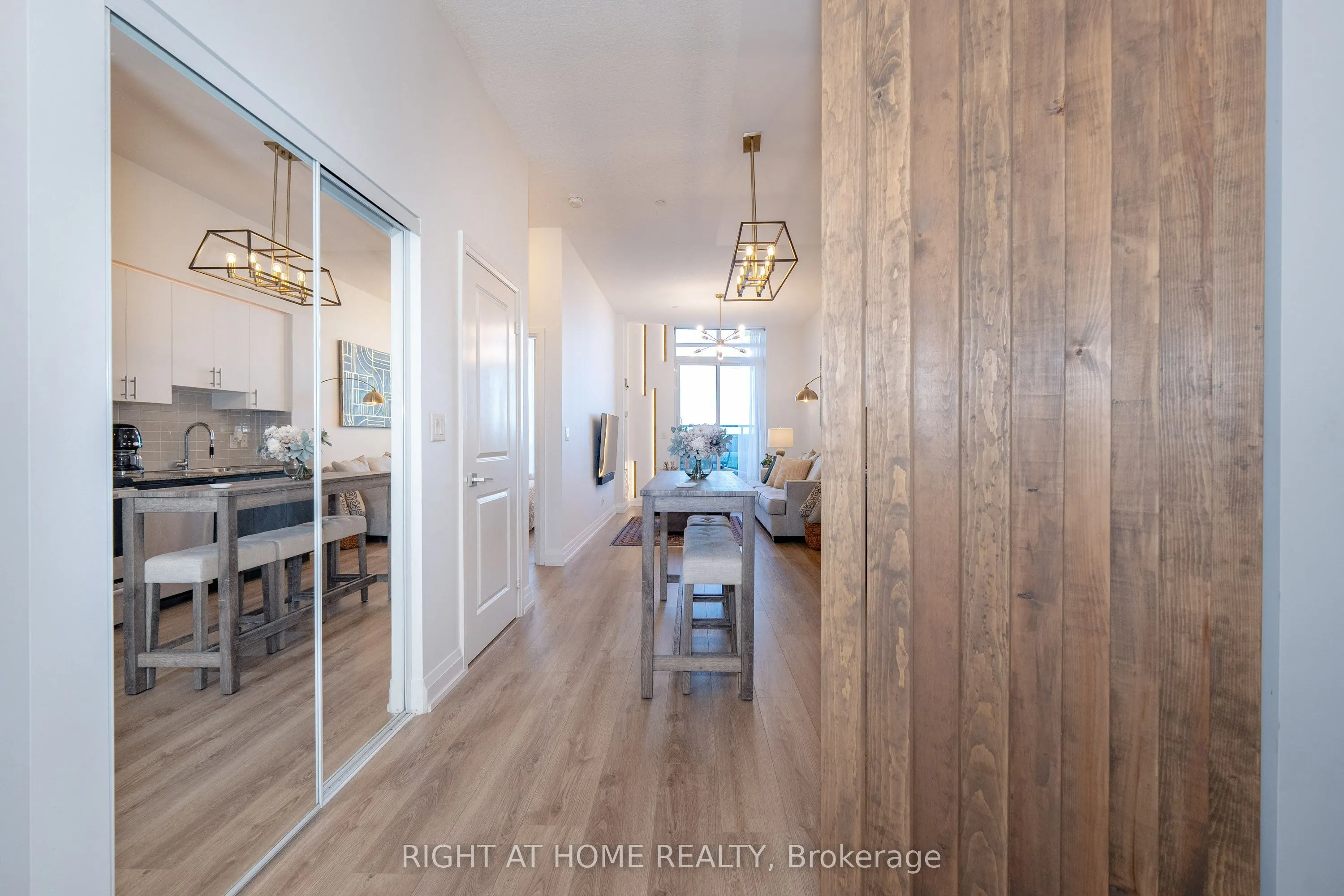 7171 Yonge Street #306