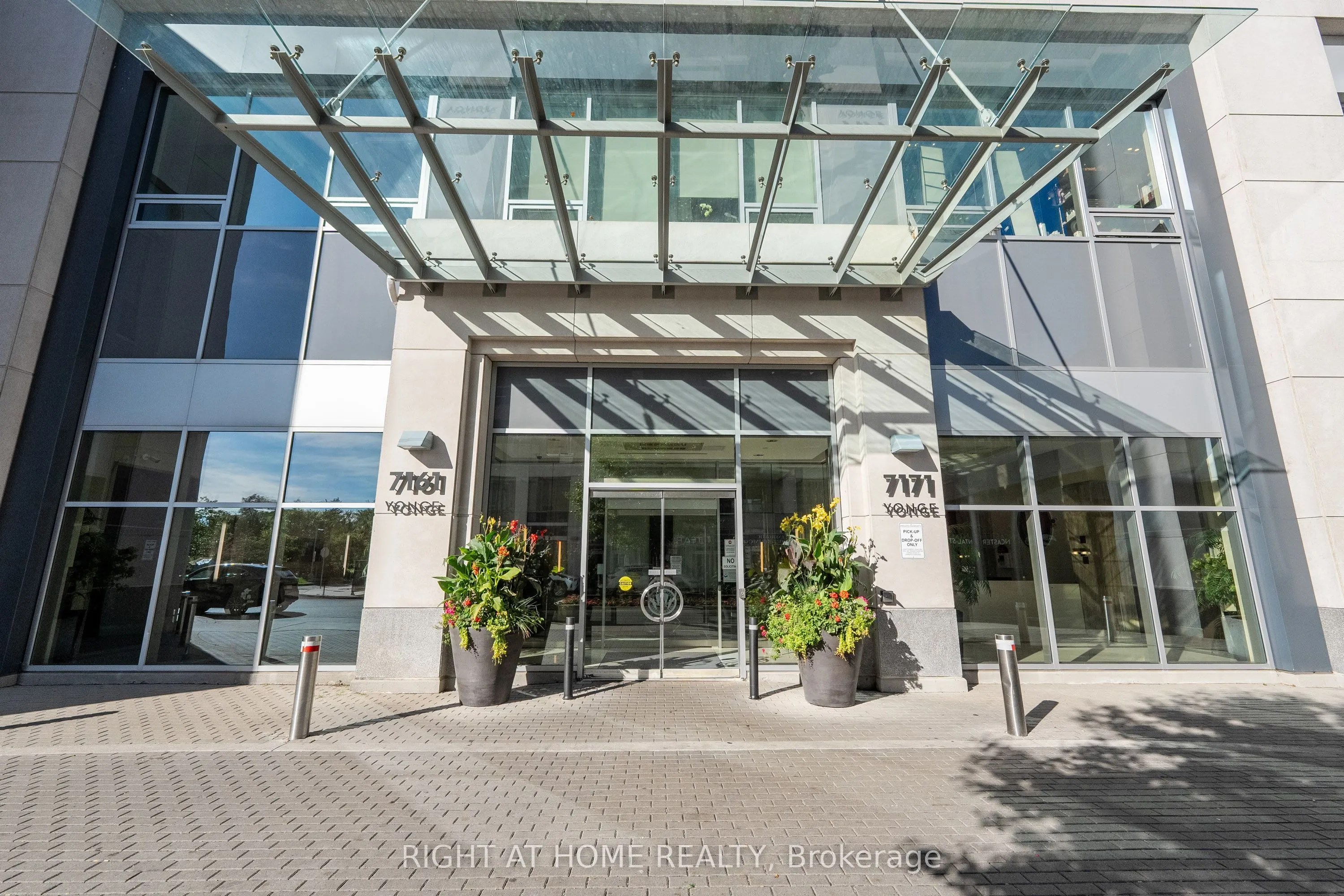 7171 Yonge Street #306