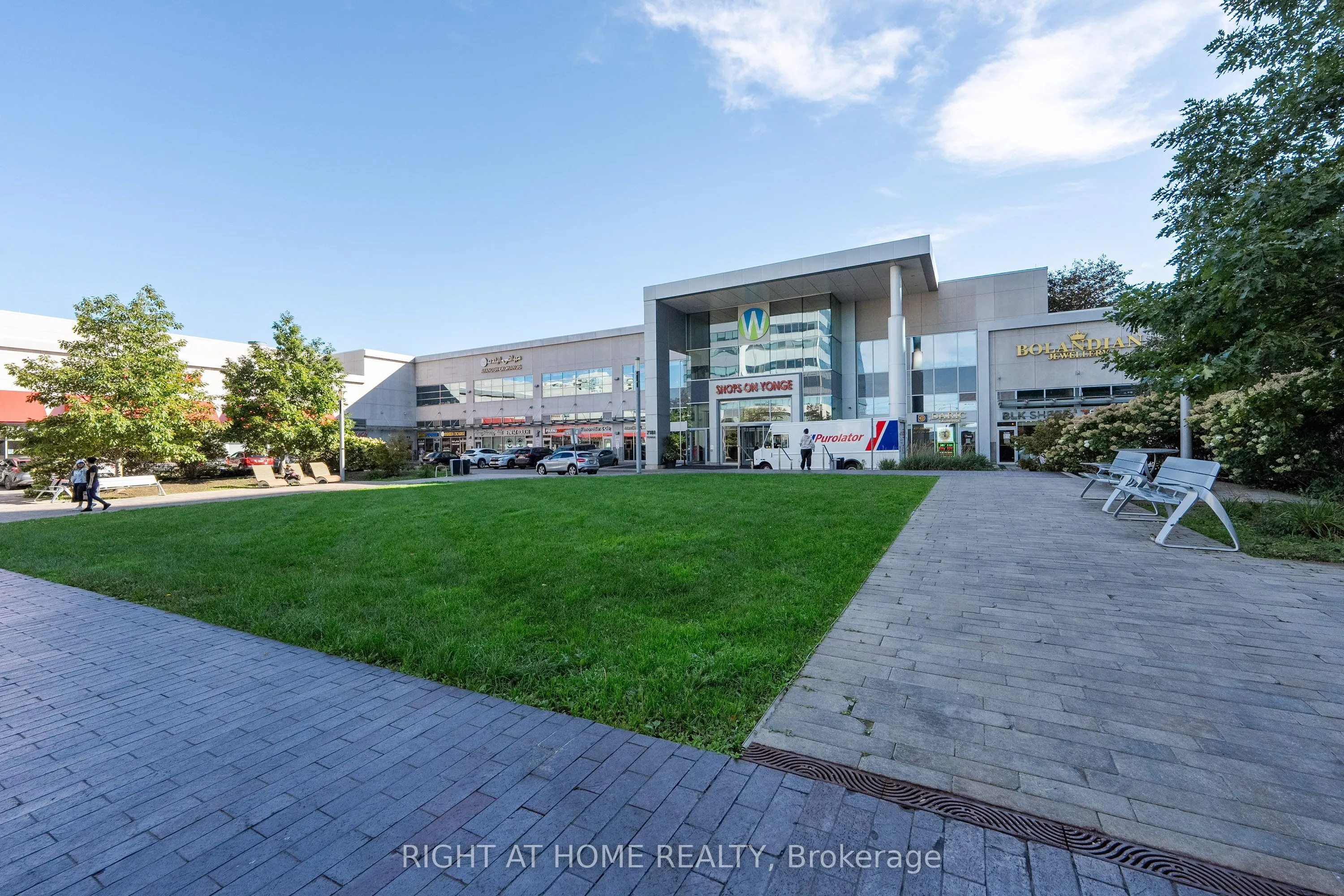 7171 Yonge Street #306