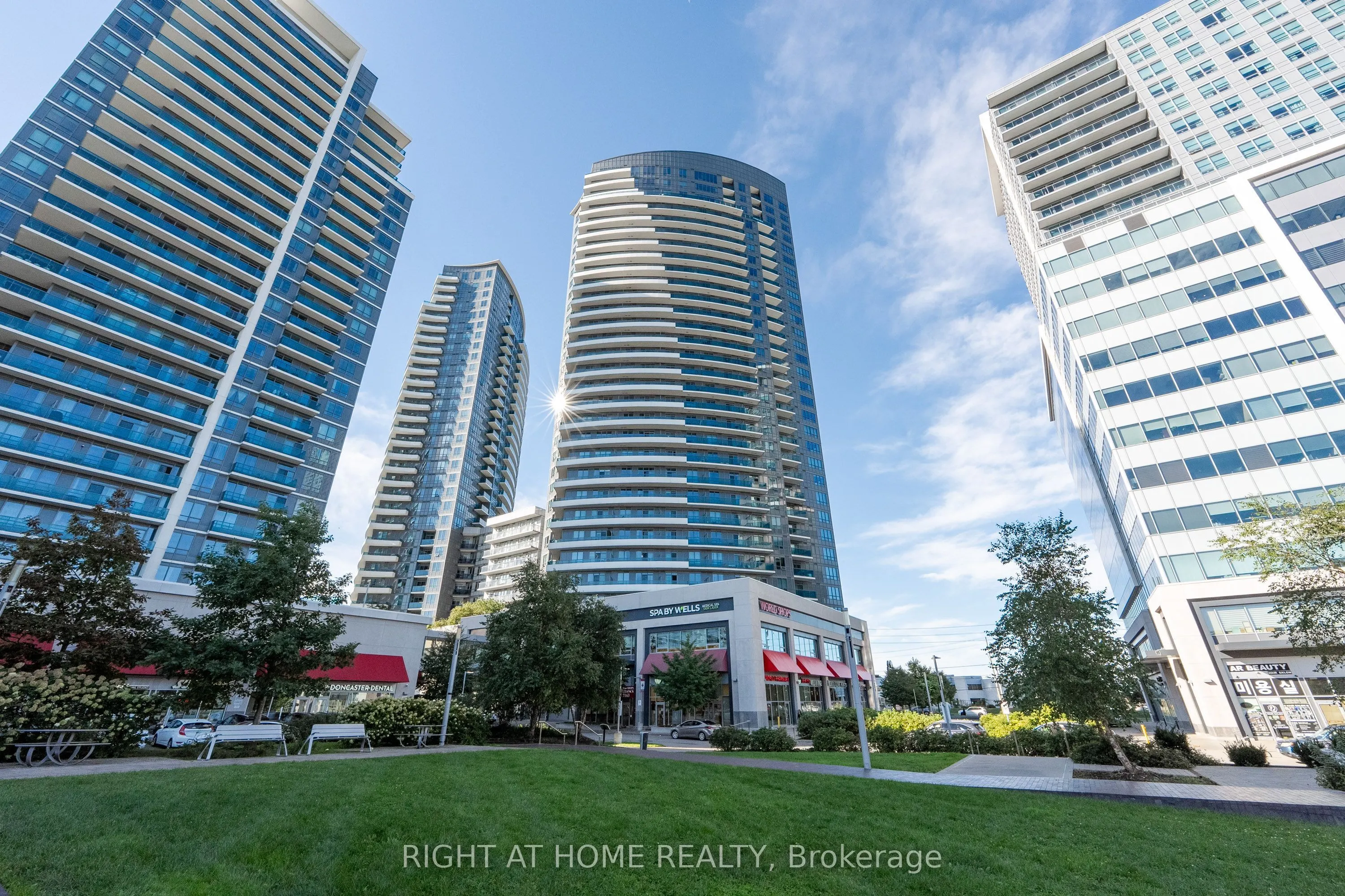 7171 Yonge Street #306