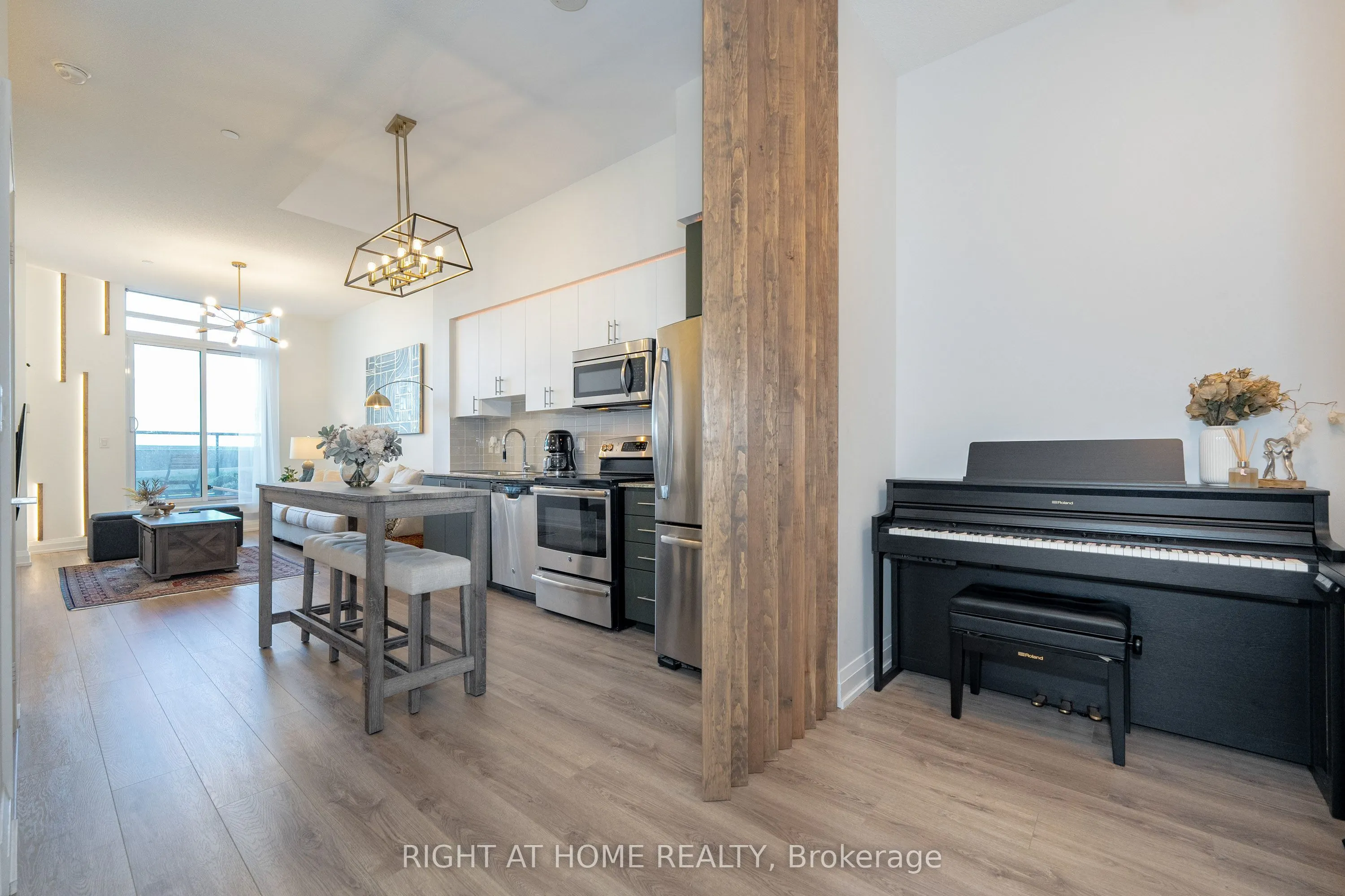 7171 Yonge Street #306
