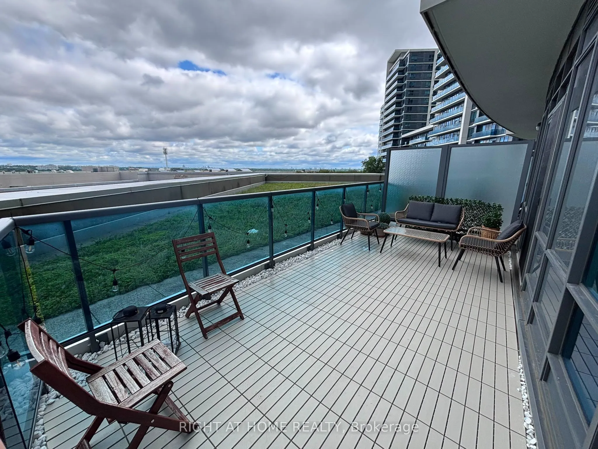 7171 Yonge Street #306