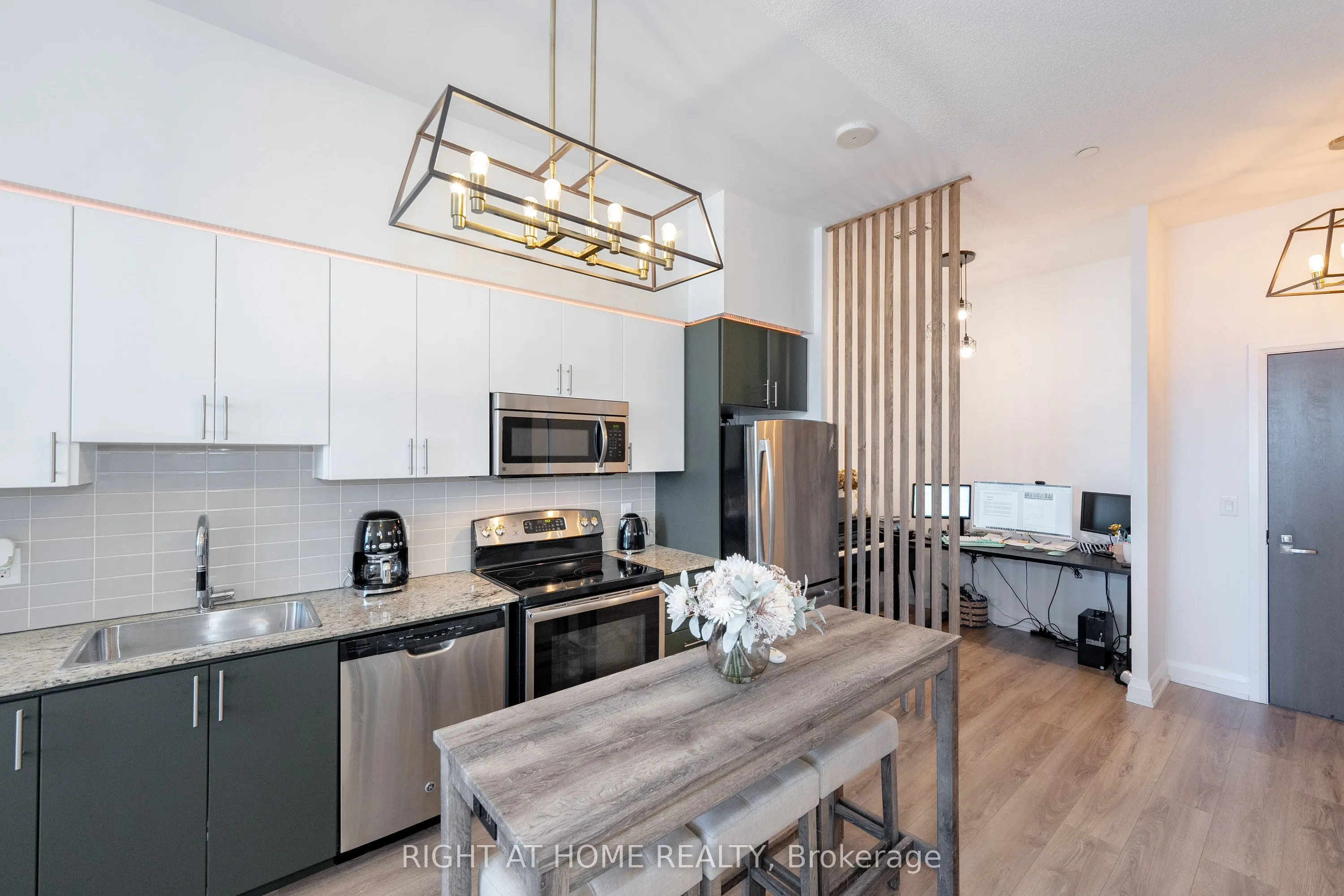 7171 Yonge Street #306