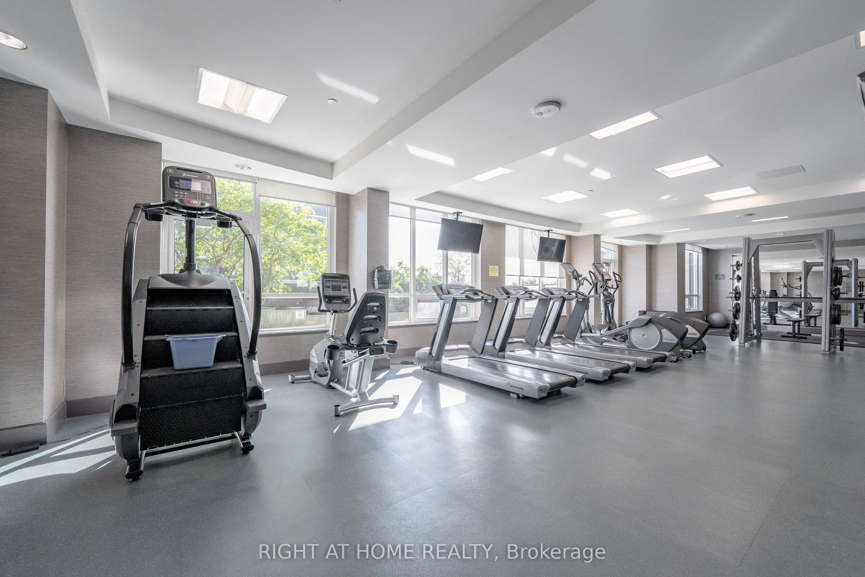 7171 Yonge Street #306