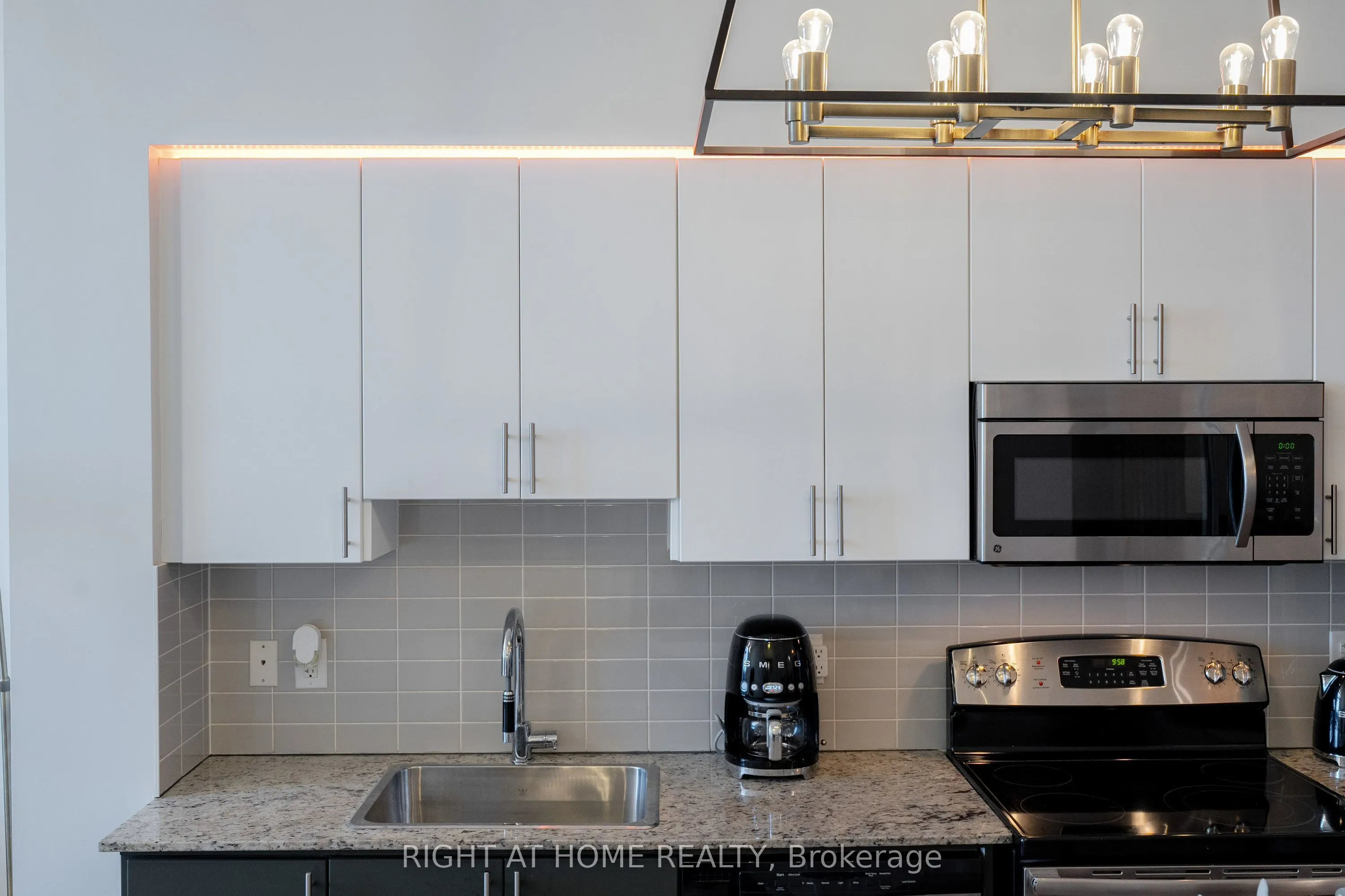 7171 Yonge Street #306