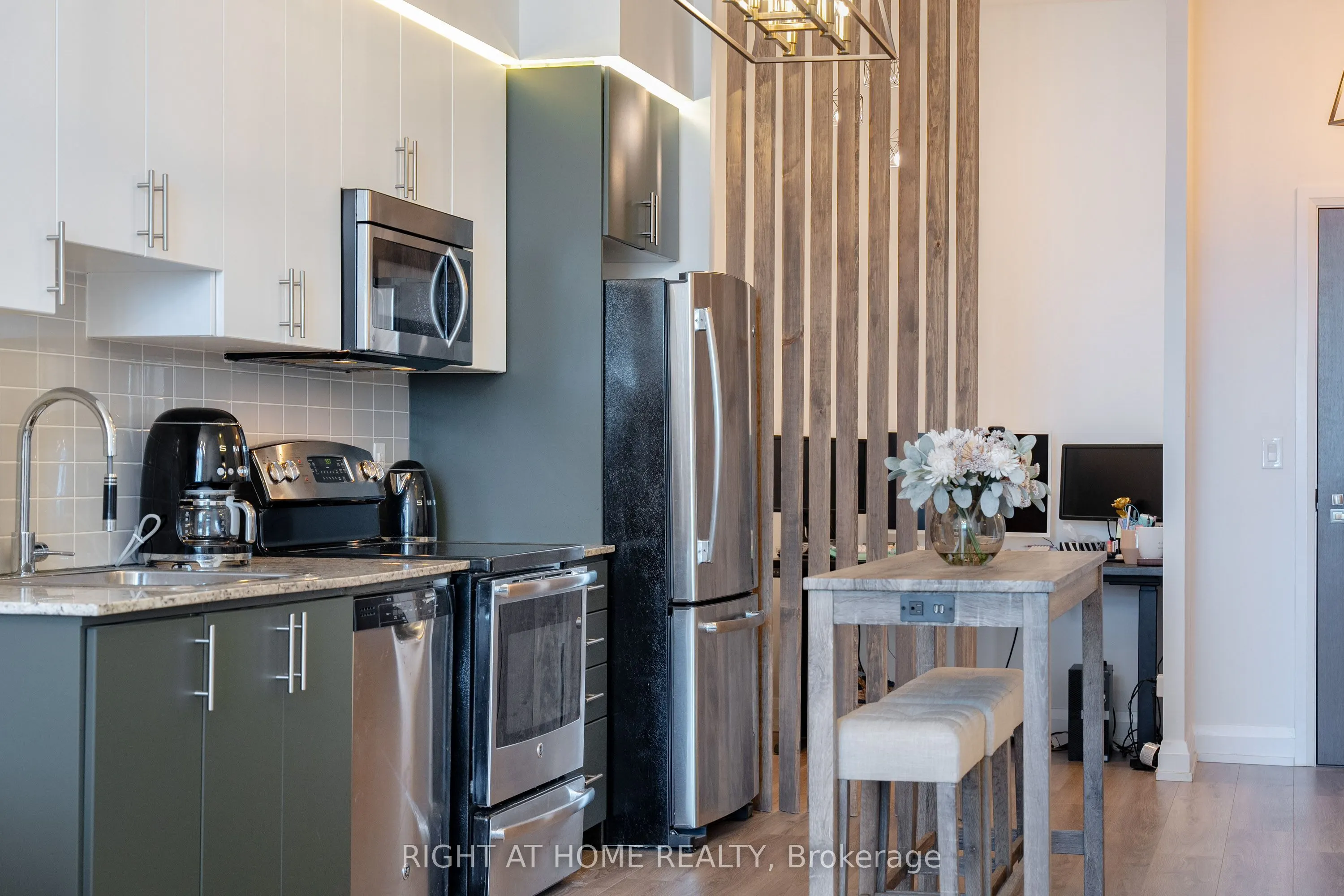 7171 Yonge Street #306