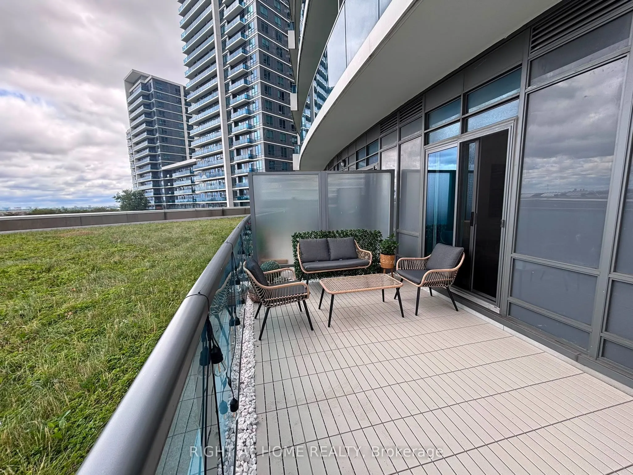 7171 Yonge Street #306