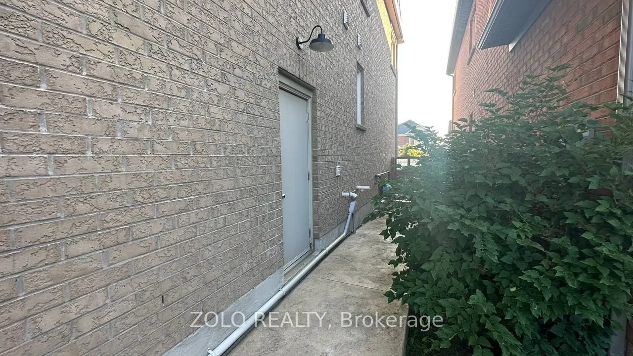 68 Milligan Street E
