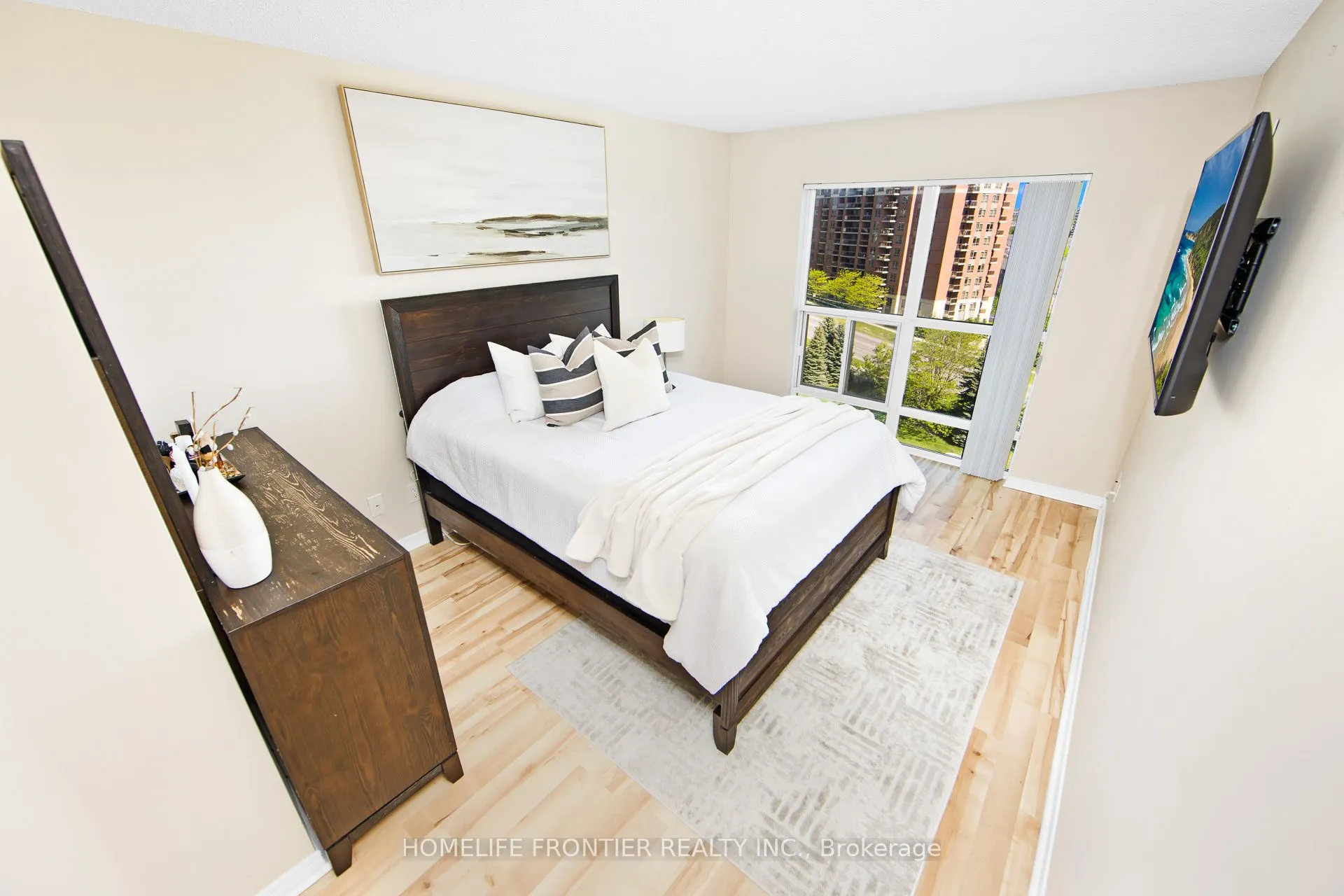 185 Oneida Crescent #1117