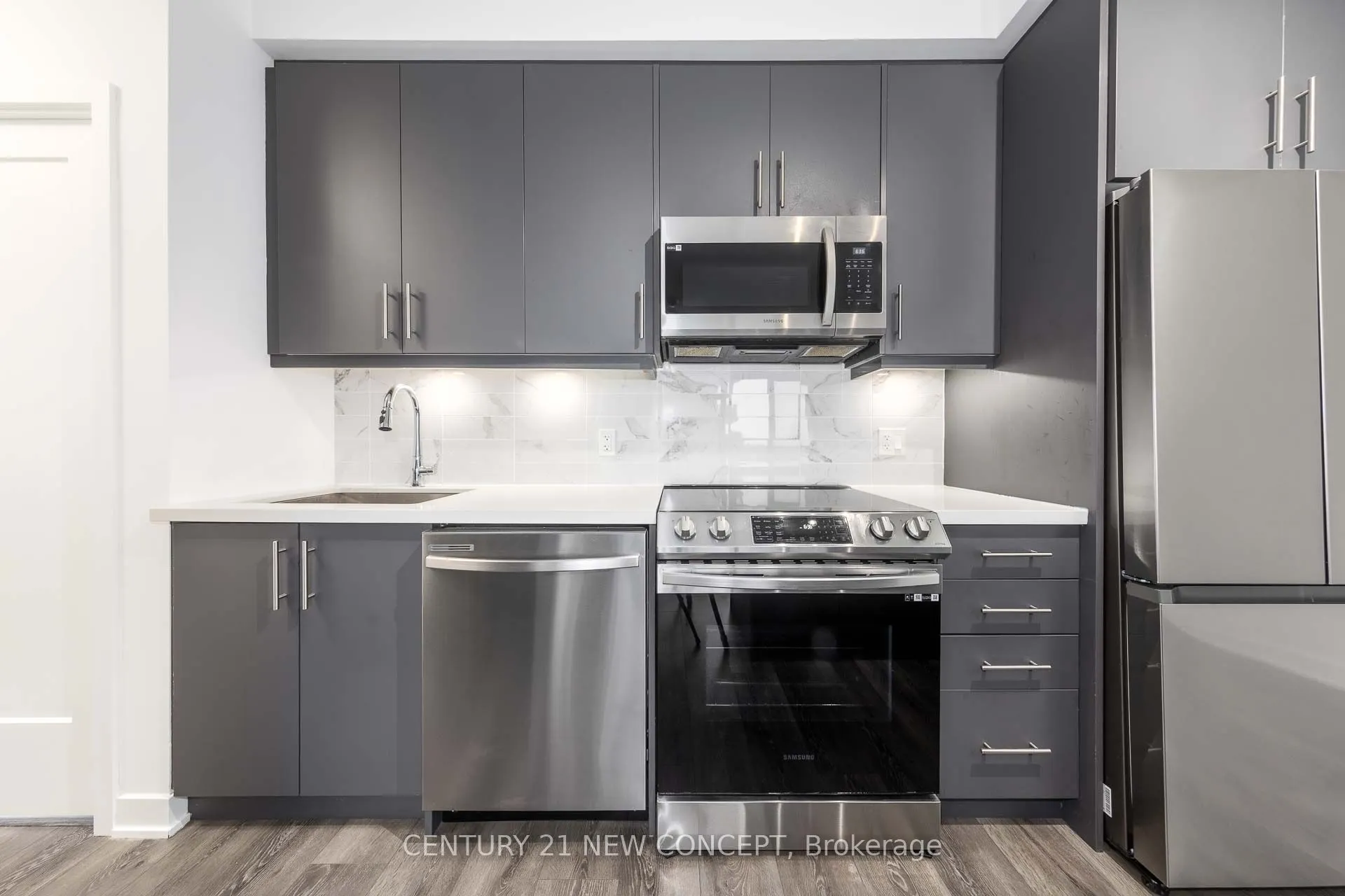 105 Oneida Crescent #1403