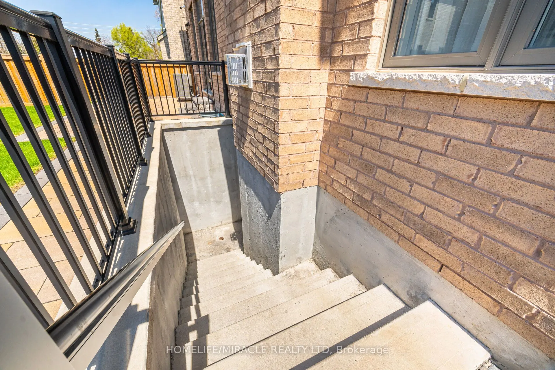 642 Barons Street