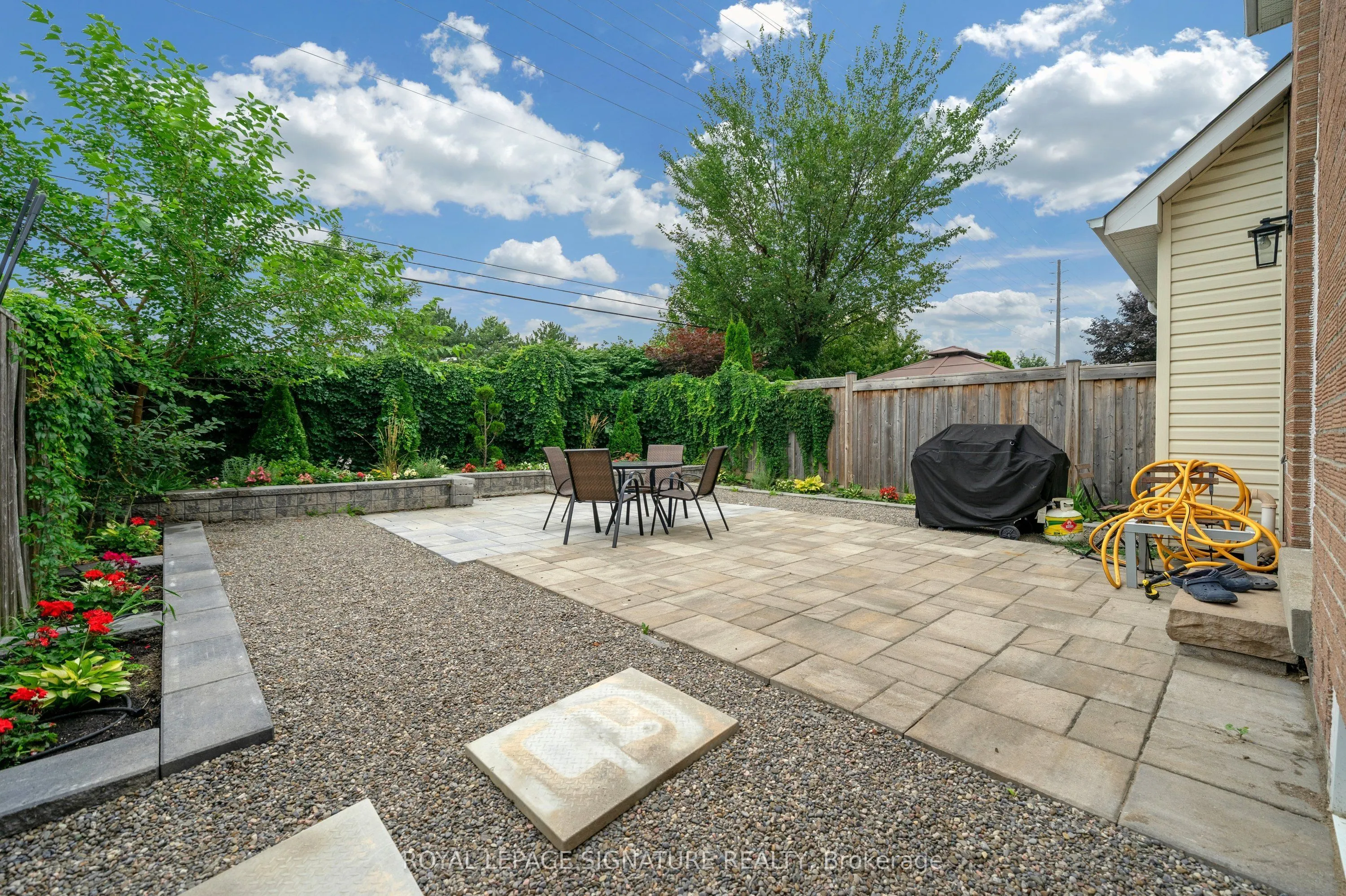 107 Roxborough Lane