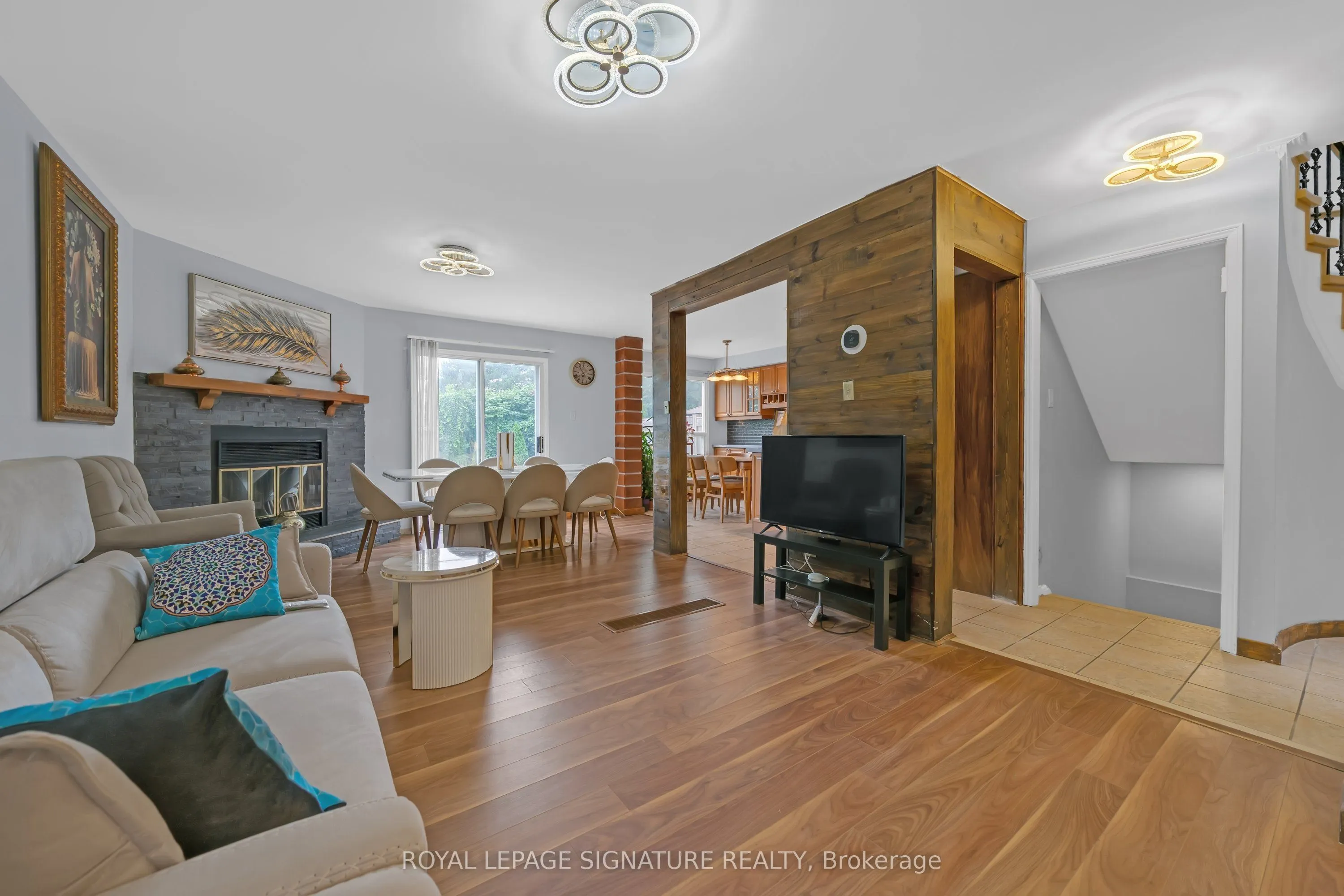 107 Roxborough Lane
