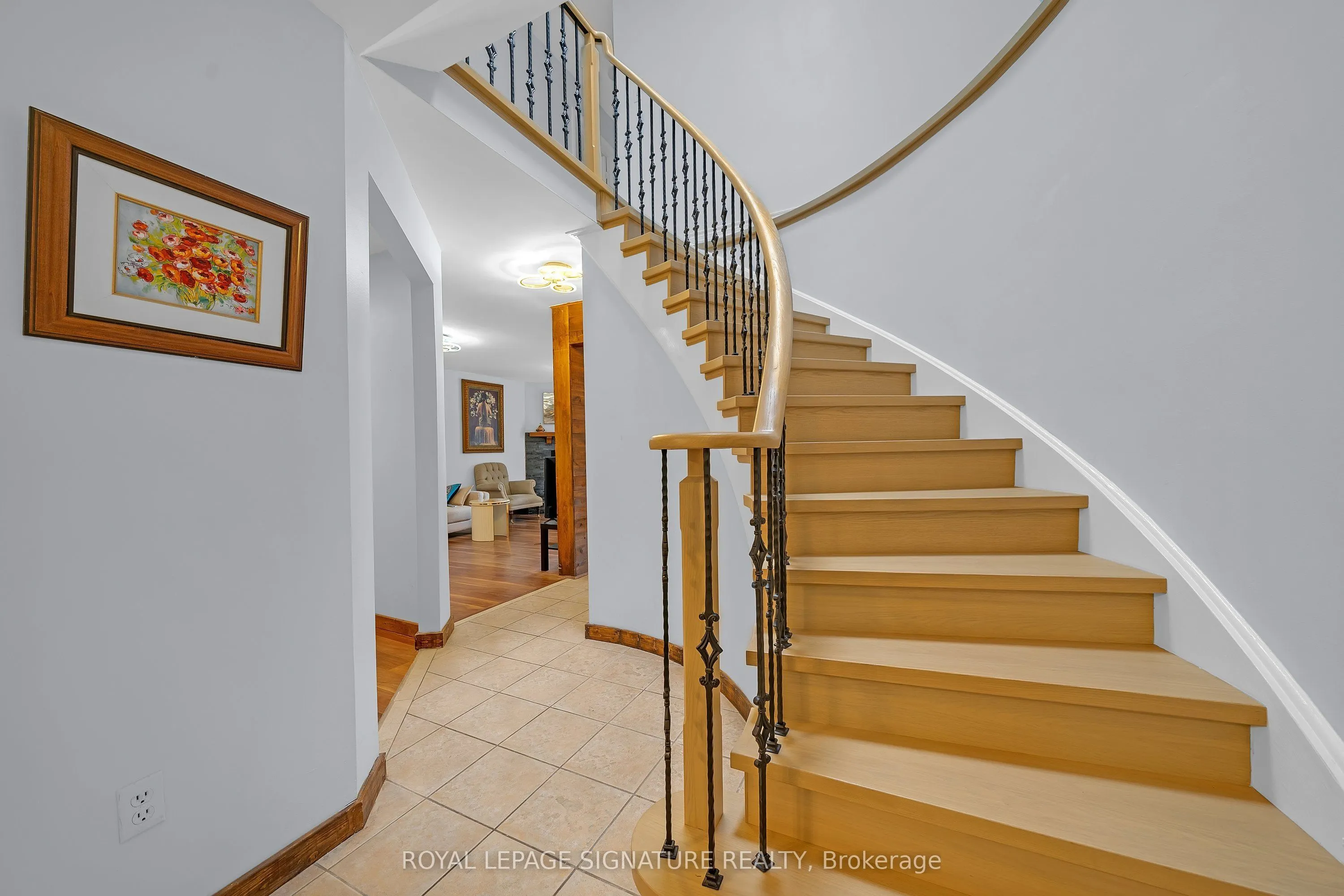 107 Roxborough Lane