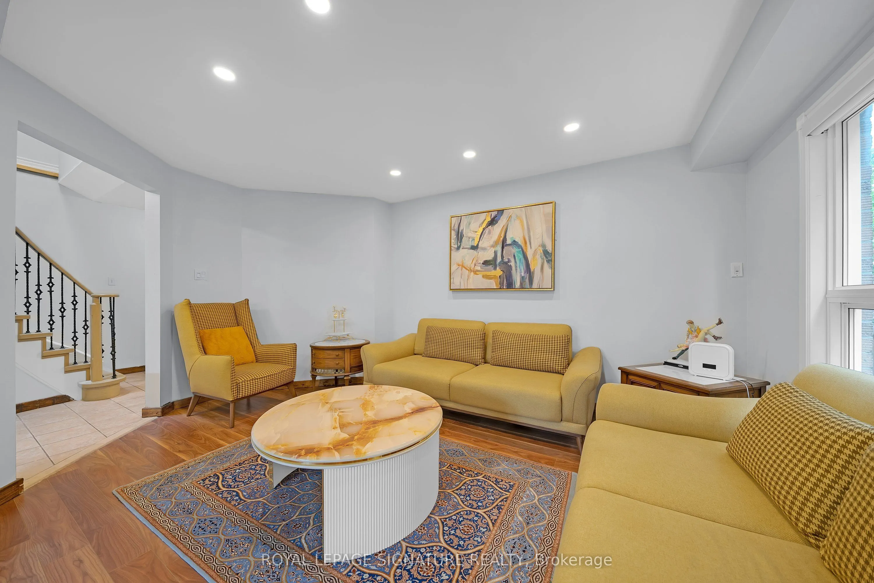 107 Roxborough Lane