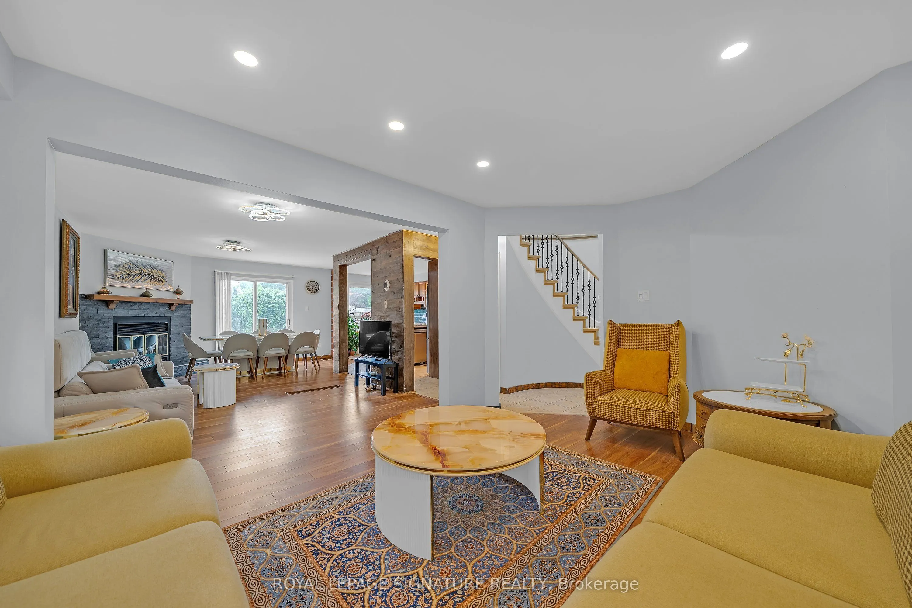 107 Roxborough Lane