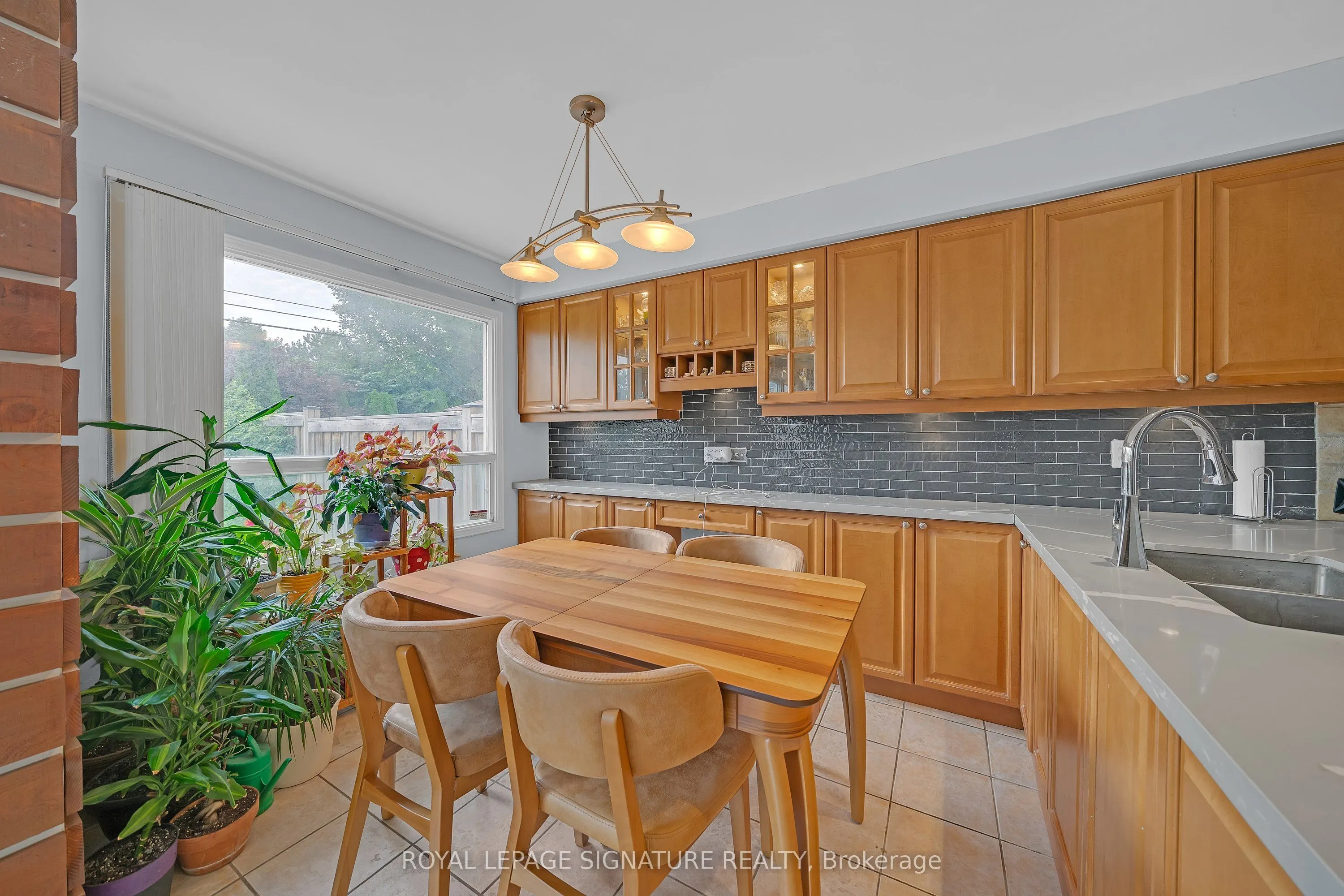 107 Roxborough Lane